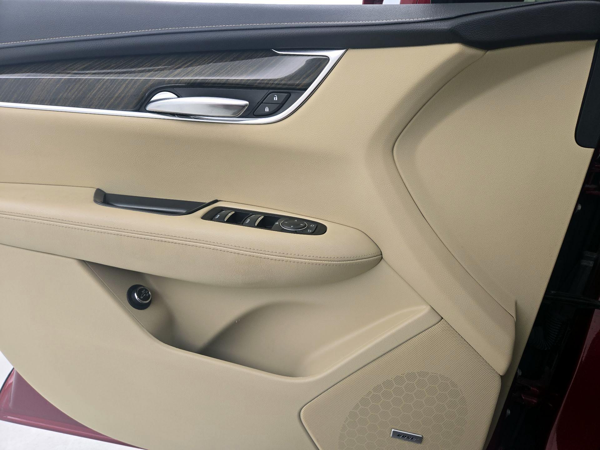 Thumbnail: 2019 Cadillac XT5 - 12