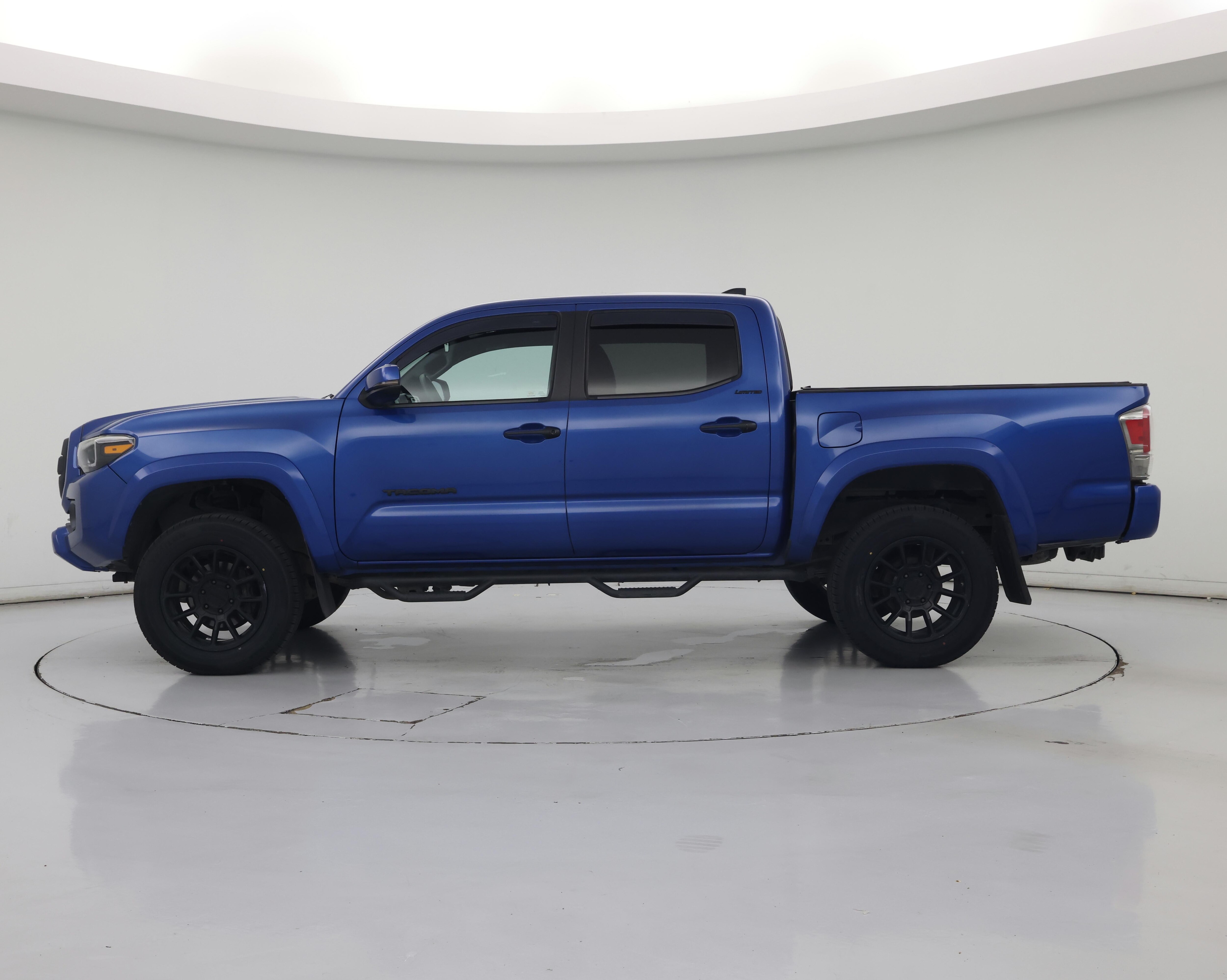 Thumbnail: 2017 Toyota Tacoma - 3