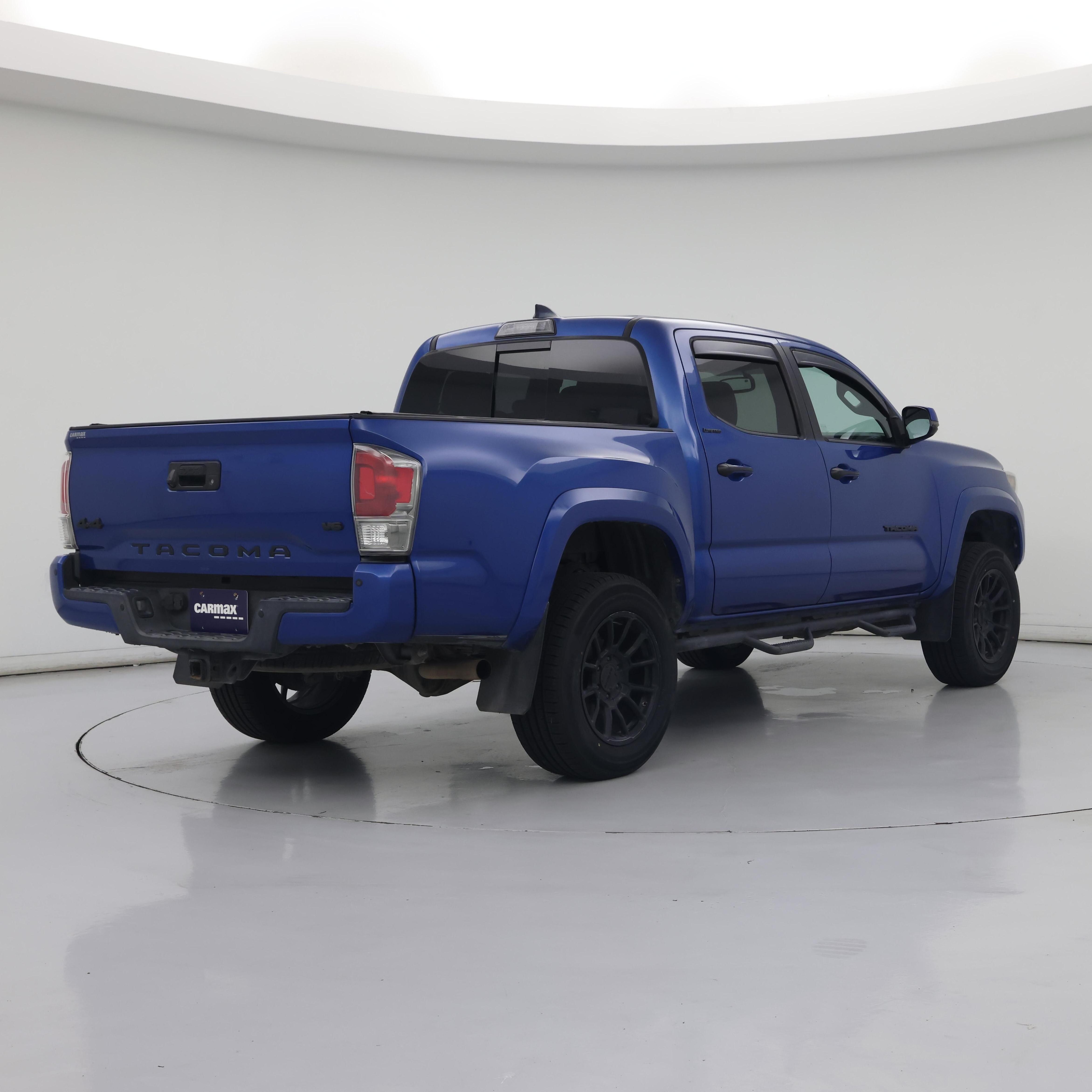 Thumbnail: 2017 Toyota Tacoma - 8