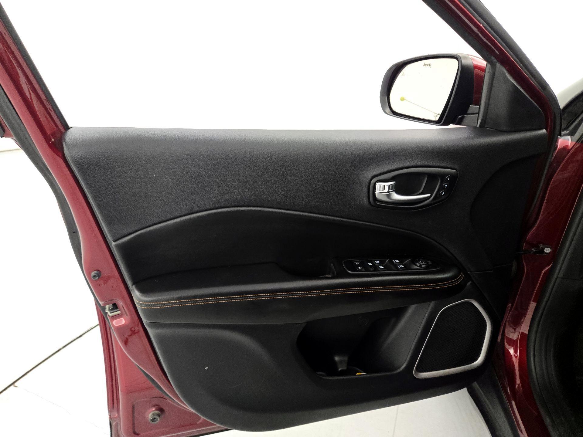 Thumbnail: 2021 Jeep Compass - 12
