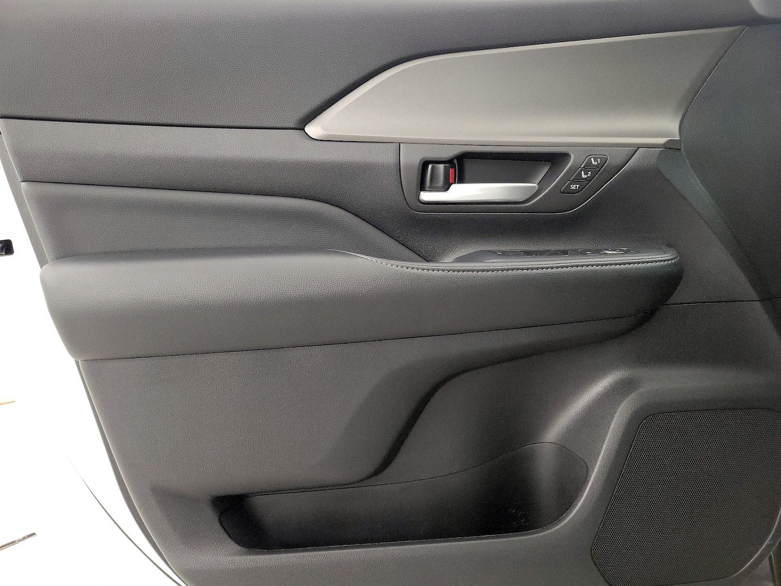 2025 Toyota Grand Highlander Nightshade - Photo 13
