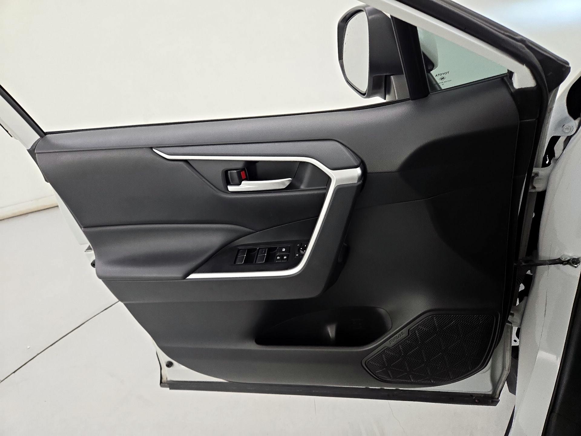 Thumbnail: 2021 Toyota RAV4 - 12