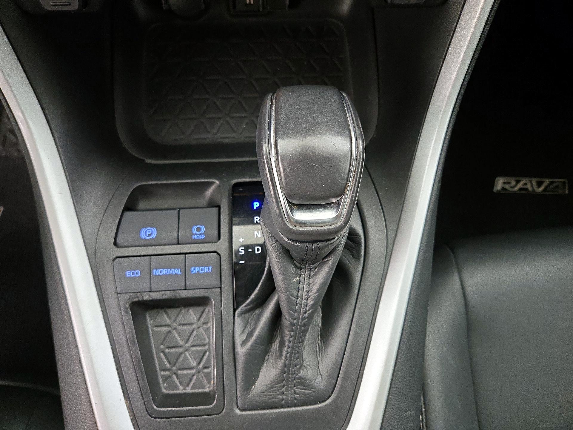 Thumbnail: 2021 Toyota RAV4 - 17