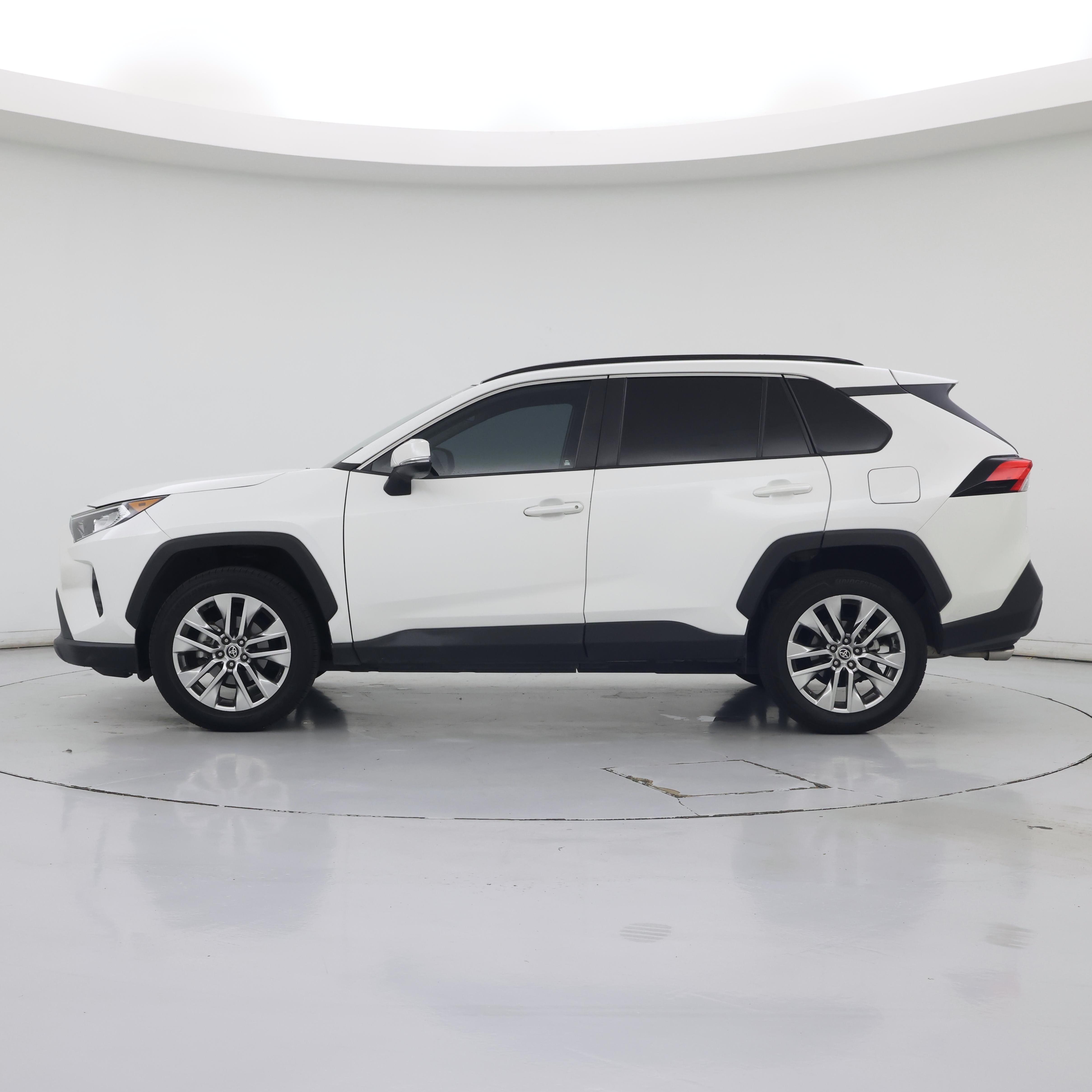 Thumbnail: 2021 Toyota RAV4 - 3