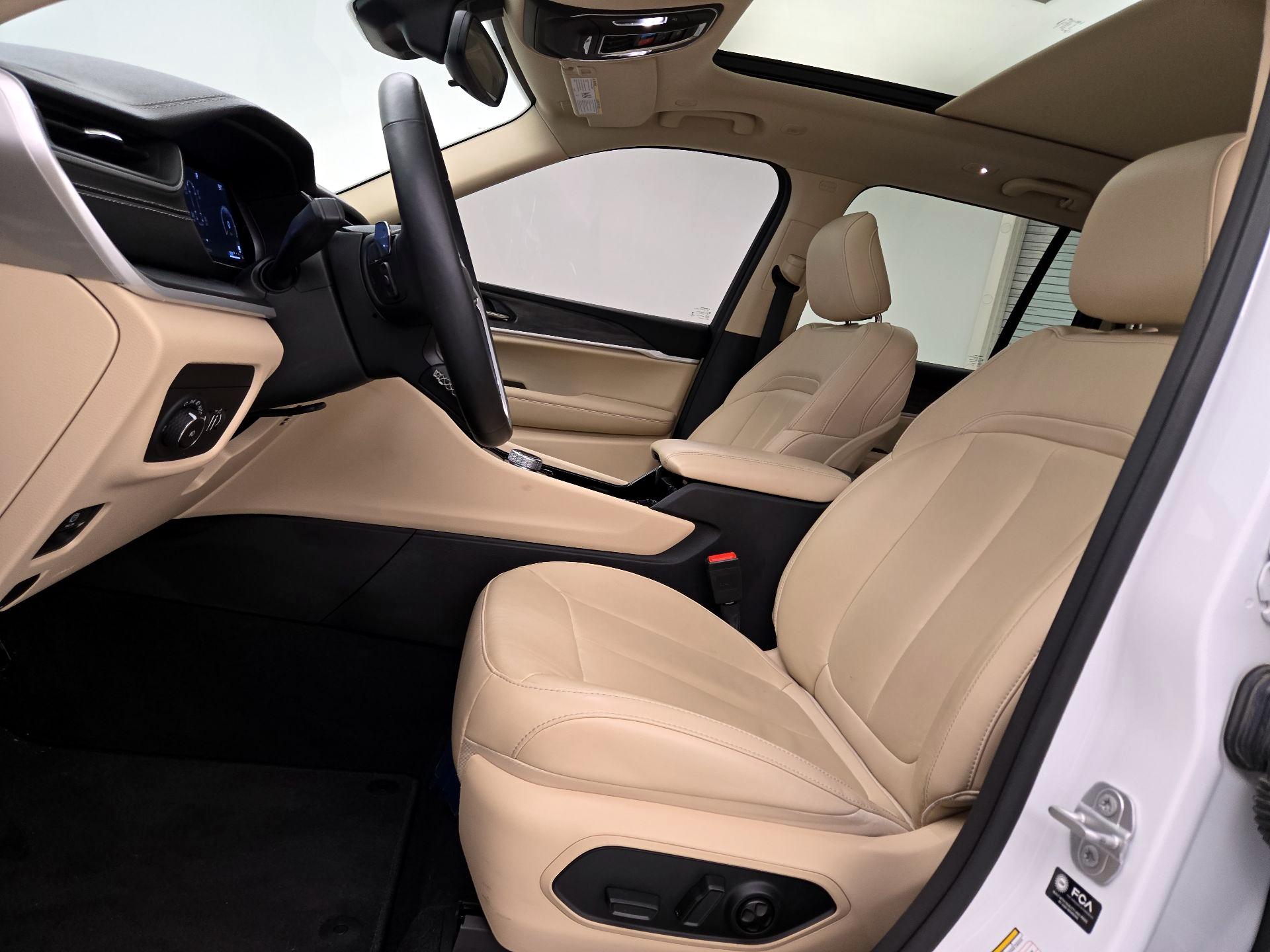 Thumbnail: 2022 Jeep Grand Cherokee - 11