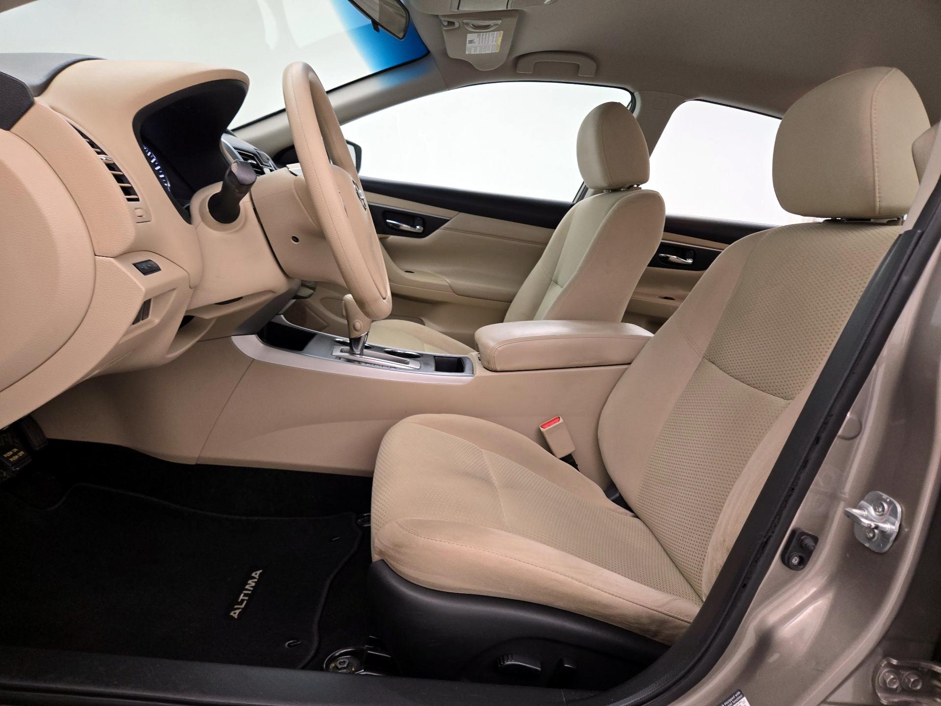 Thumbnail: 2015 Nissan Altima - 11