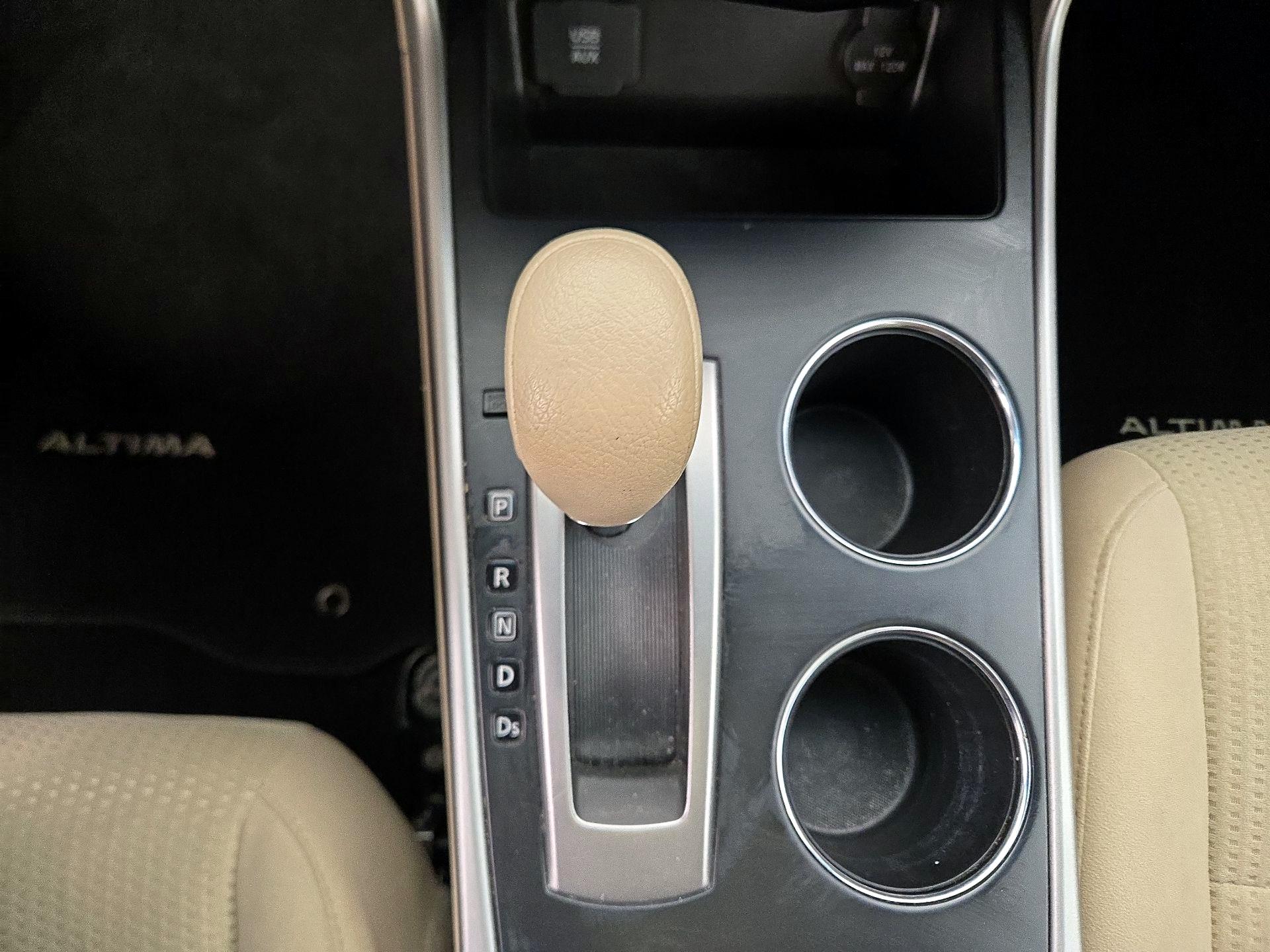 Thumbnail: 2015 Nissan Altima - 17