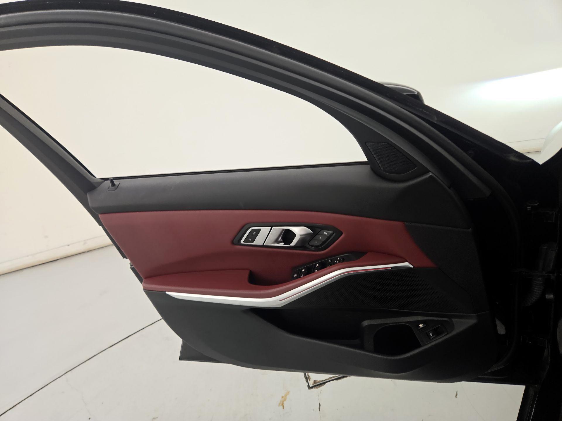 Thumbnail: 2023 BMW 3 Series - 12