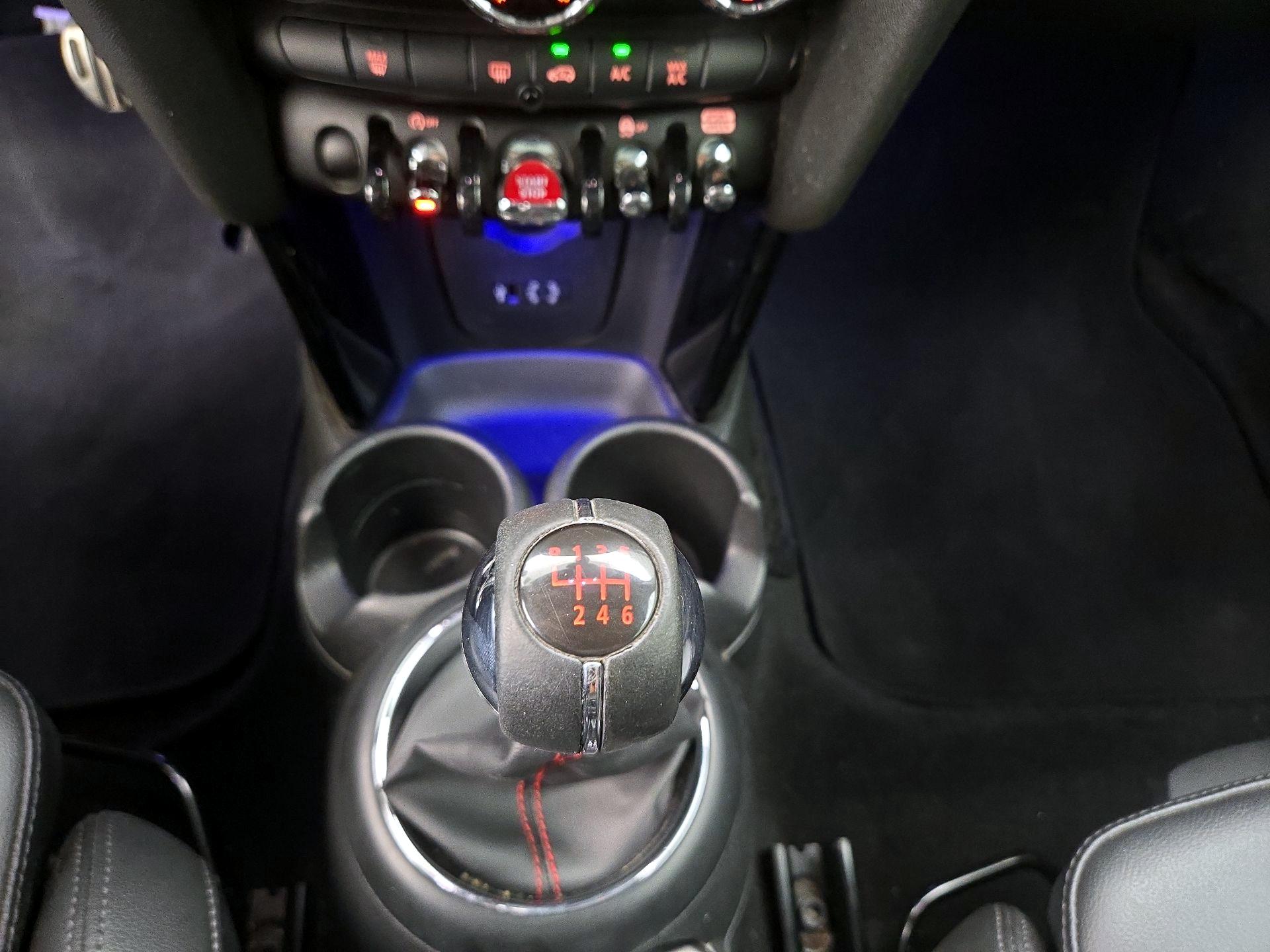 Thumbnail: 2018 MINI Cooper Hardtop - 15