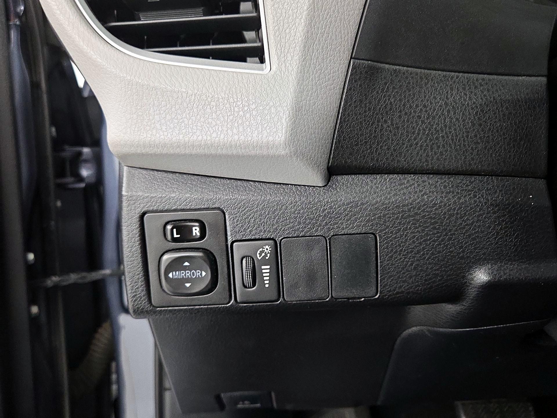 Thumbnail: 2016 Toyota Corolla - 13