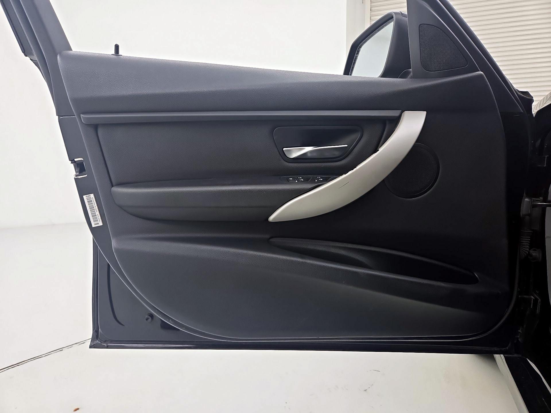 Thumbnail: 2017 BMW 3 Series - 12