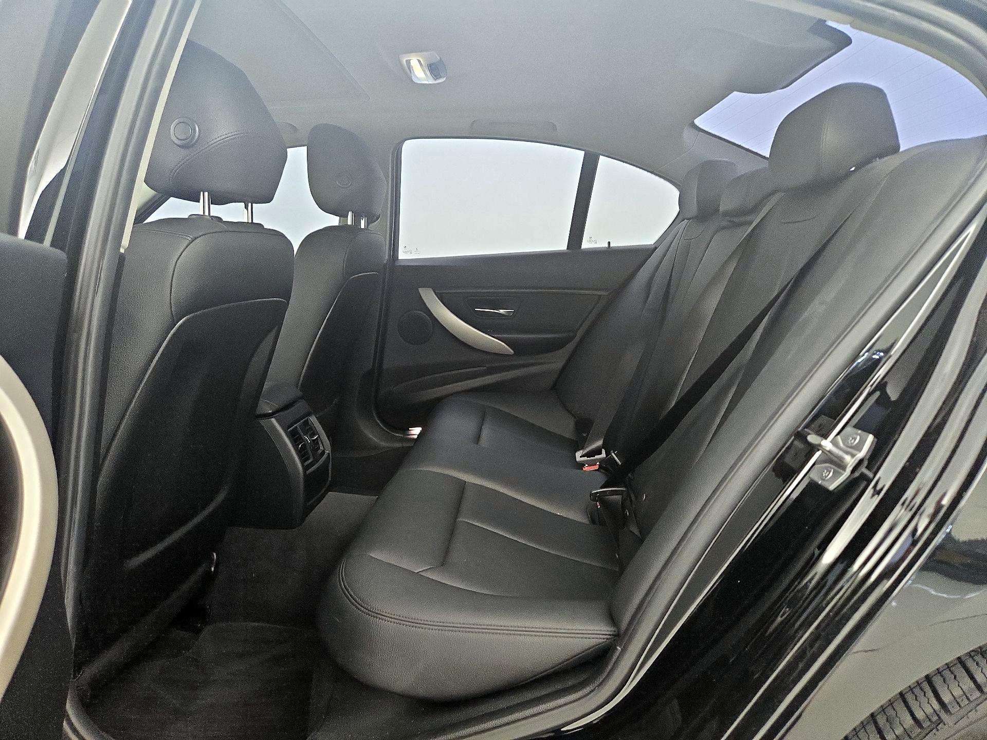 Thumbnail: 2017 BMW 3 Series - 20