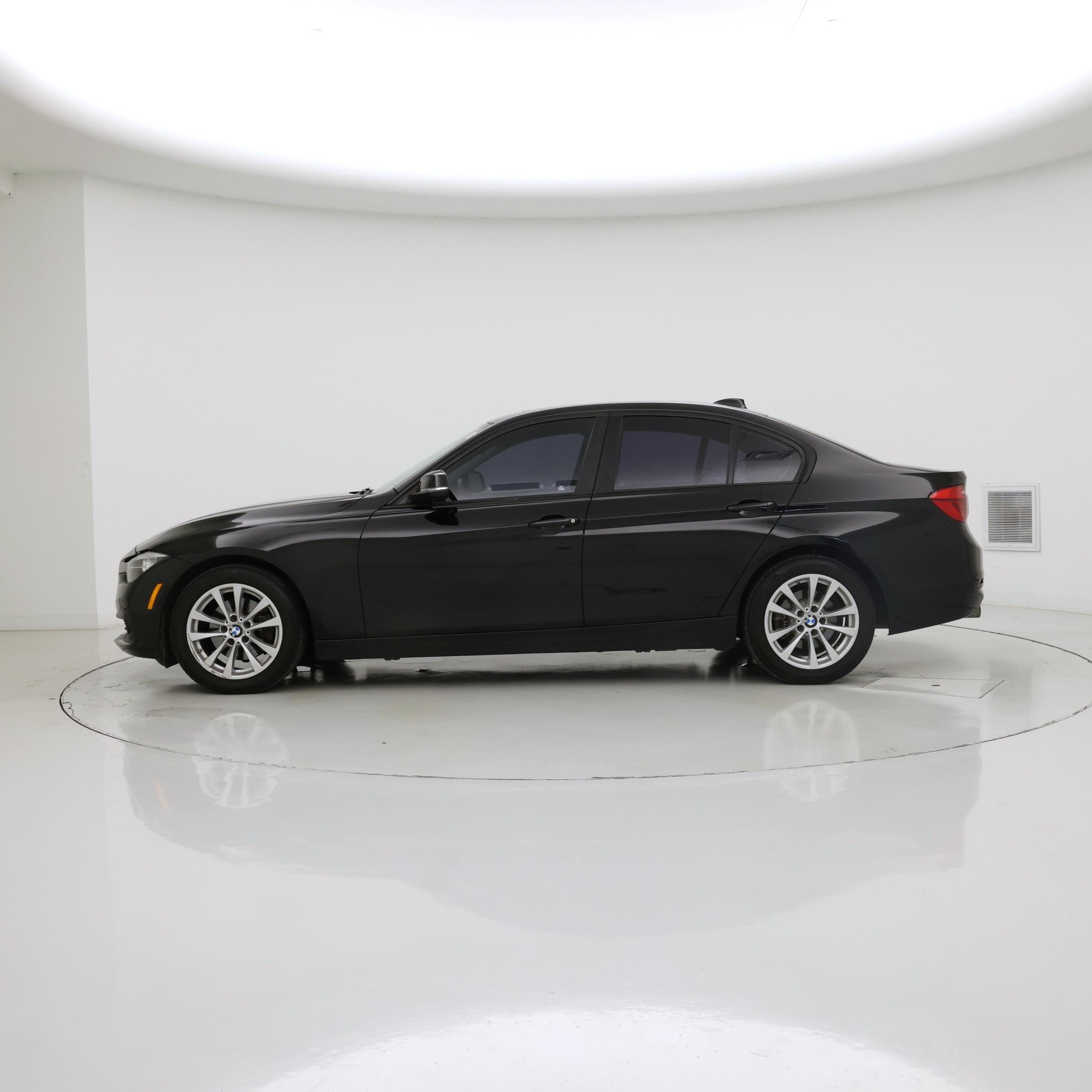 Thumbnail: 2017 BMW 3 Series - 3