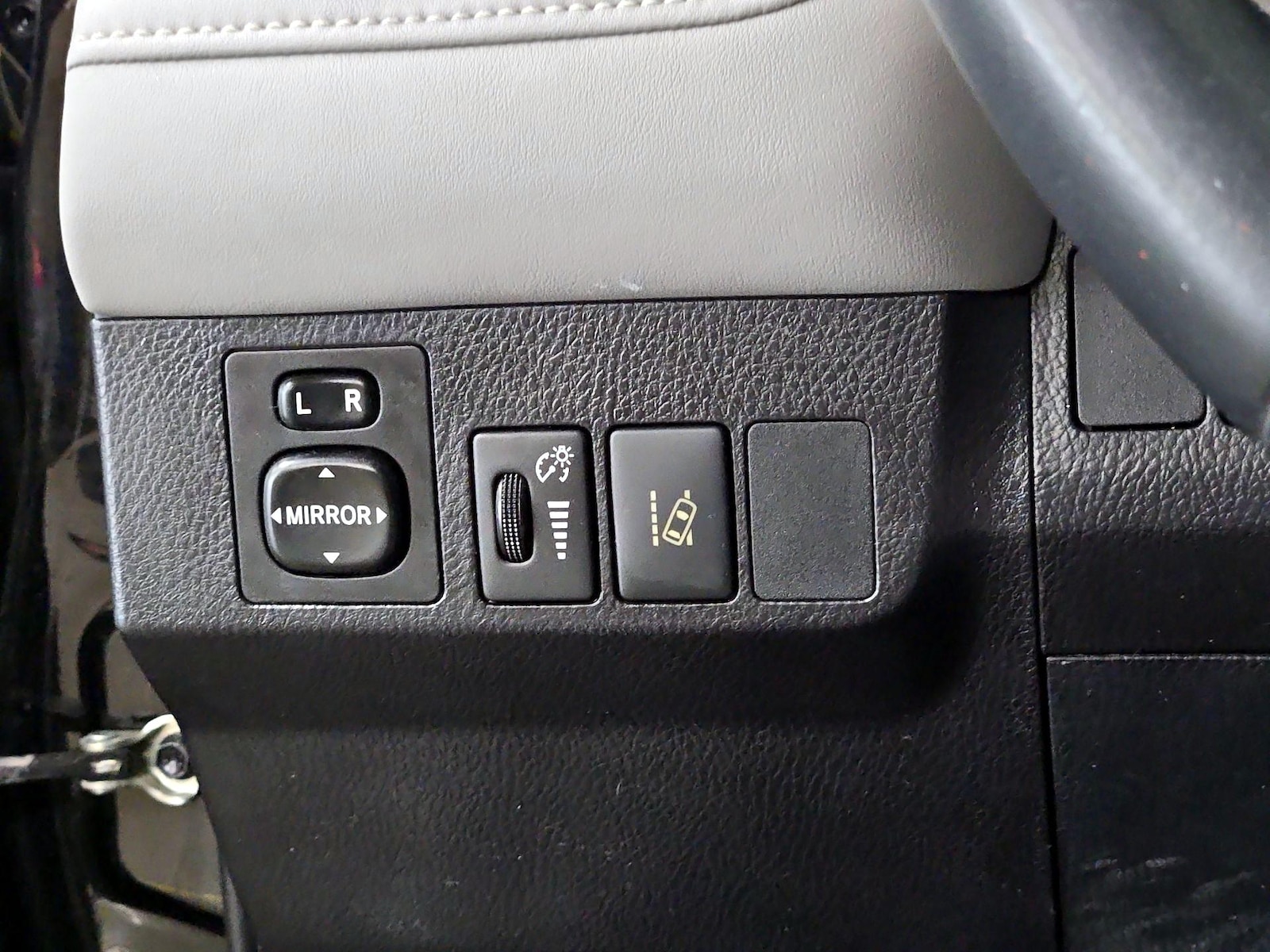 2018 Toyota RAV4 XLE - Photo 14