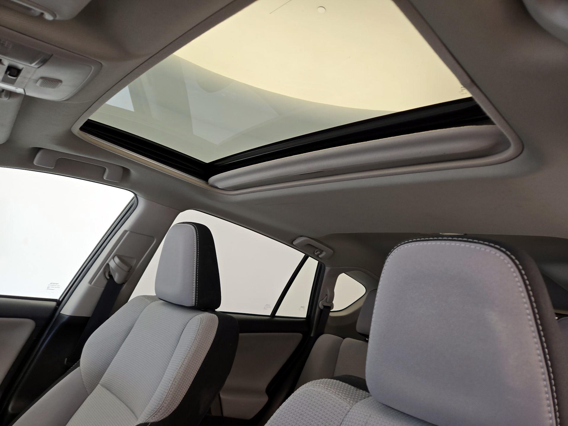 Thumbnail: 2018 Toyota RAV4 - 19