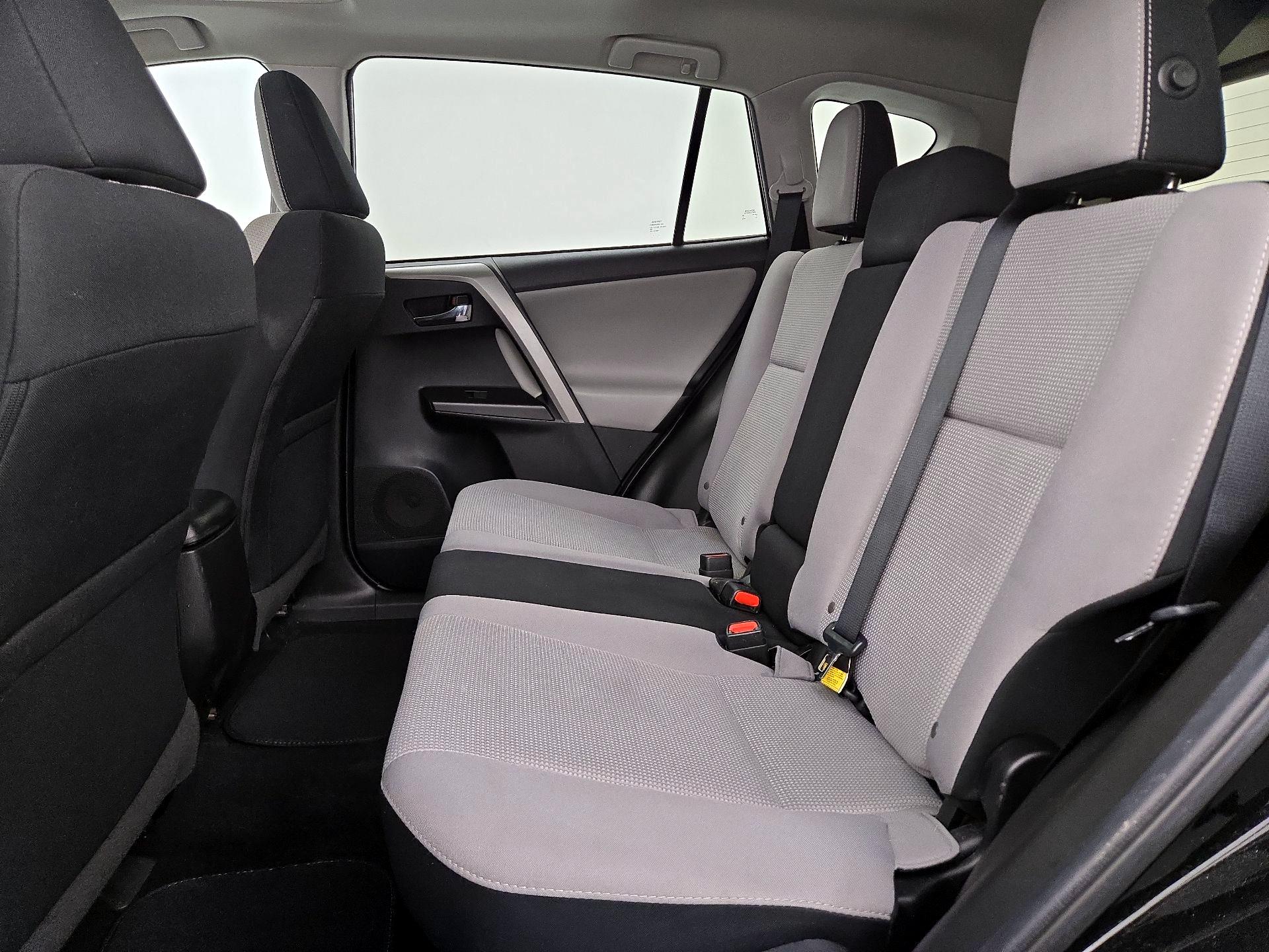 Thumbnail: 2018 Toyota RAV4 - 20