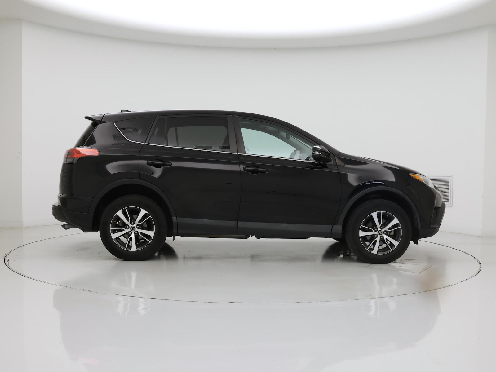 2018 Toyota RAV4 XLE - Photo 8