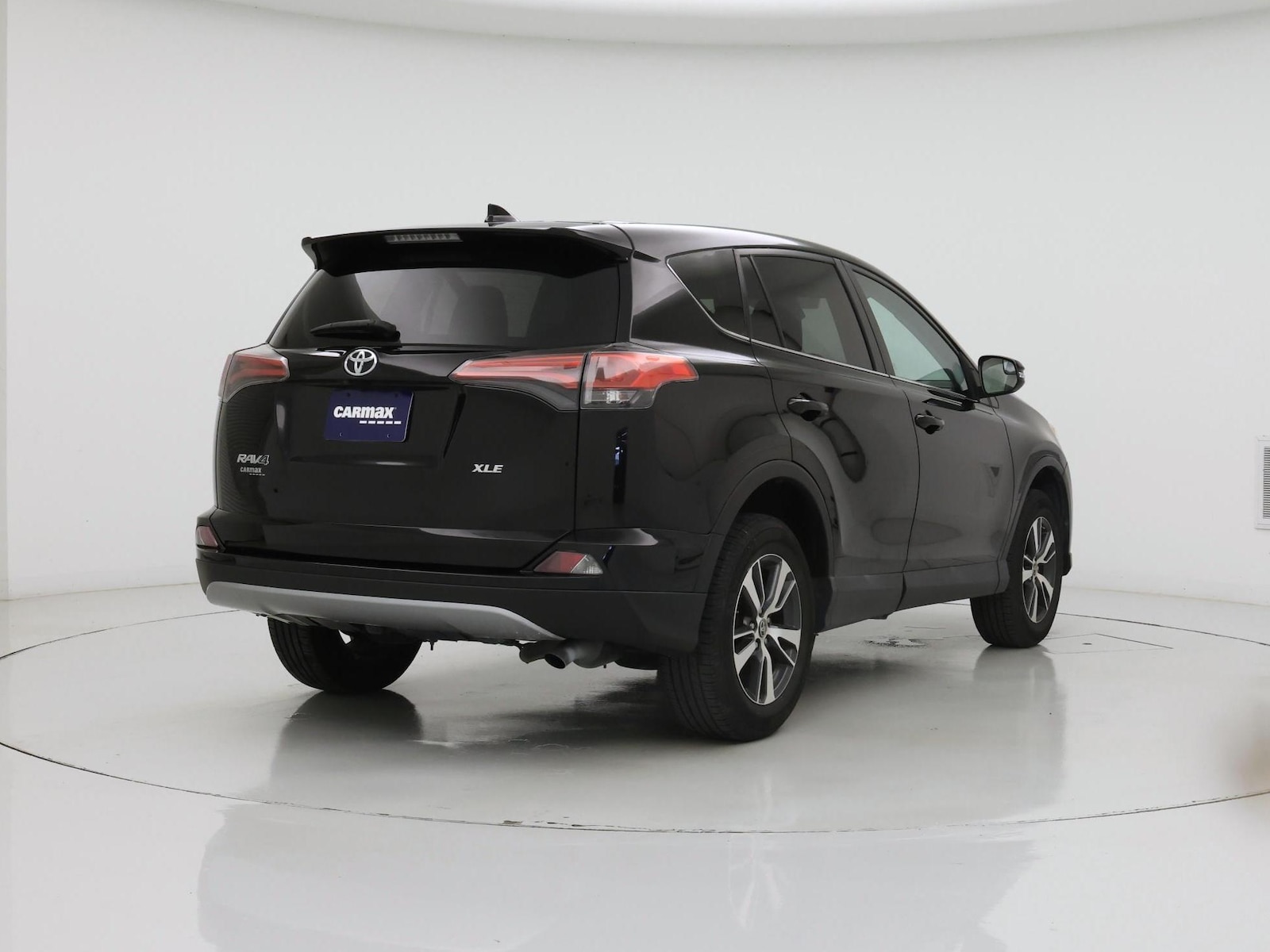 2018 Toyota RAV4 XLE - Photo 9