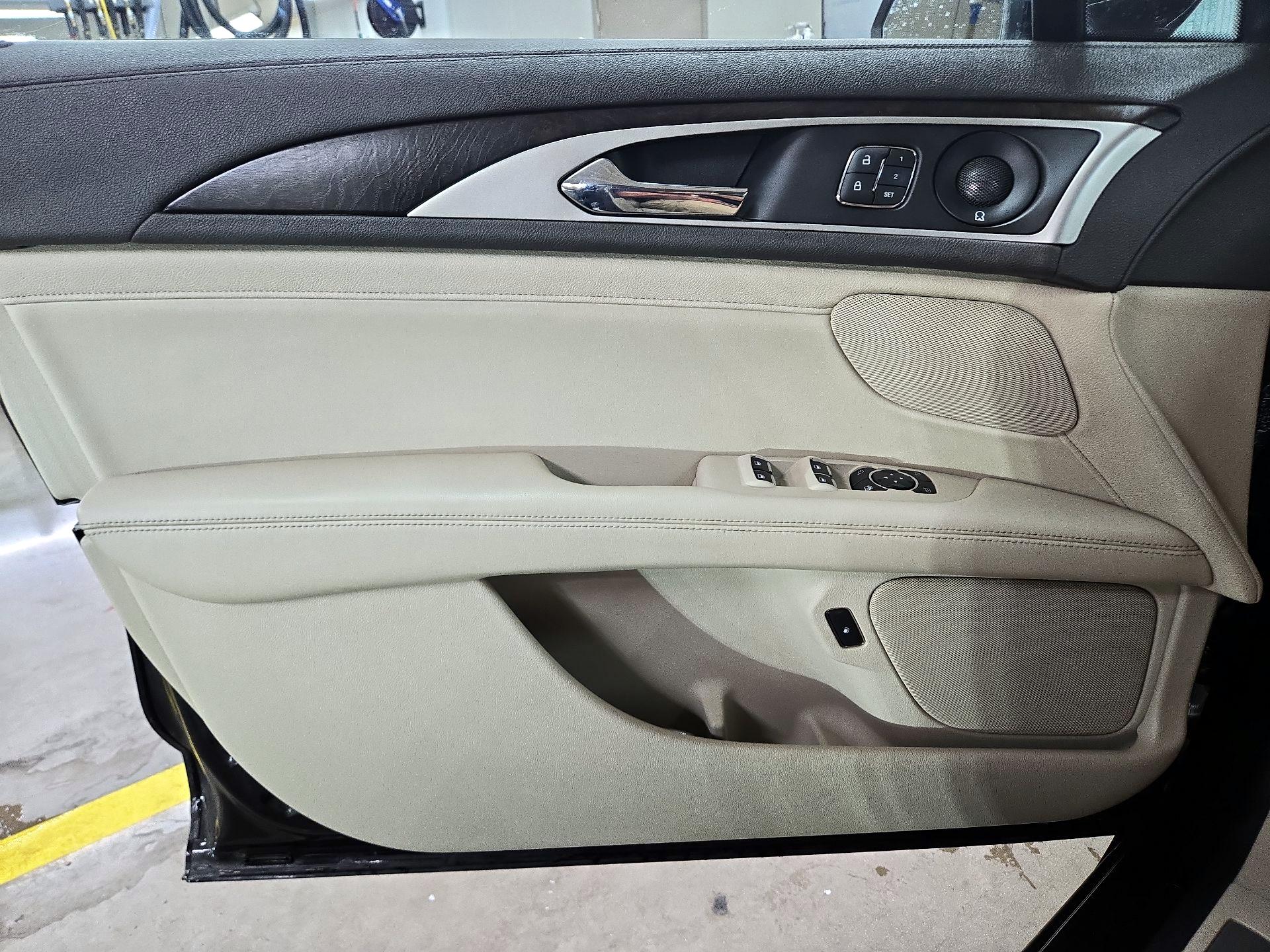 Thumbnail: 2019 Lincoln MKZ - 12