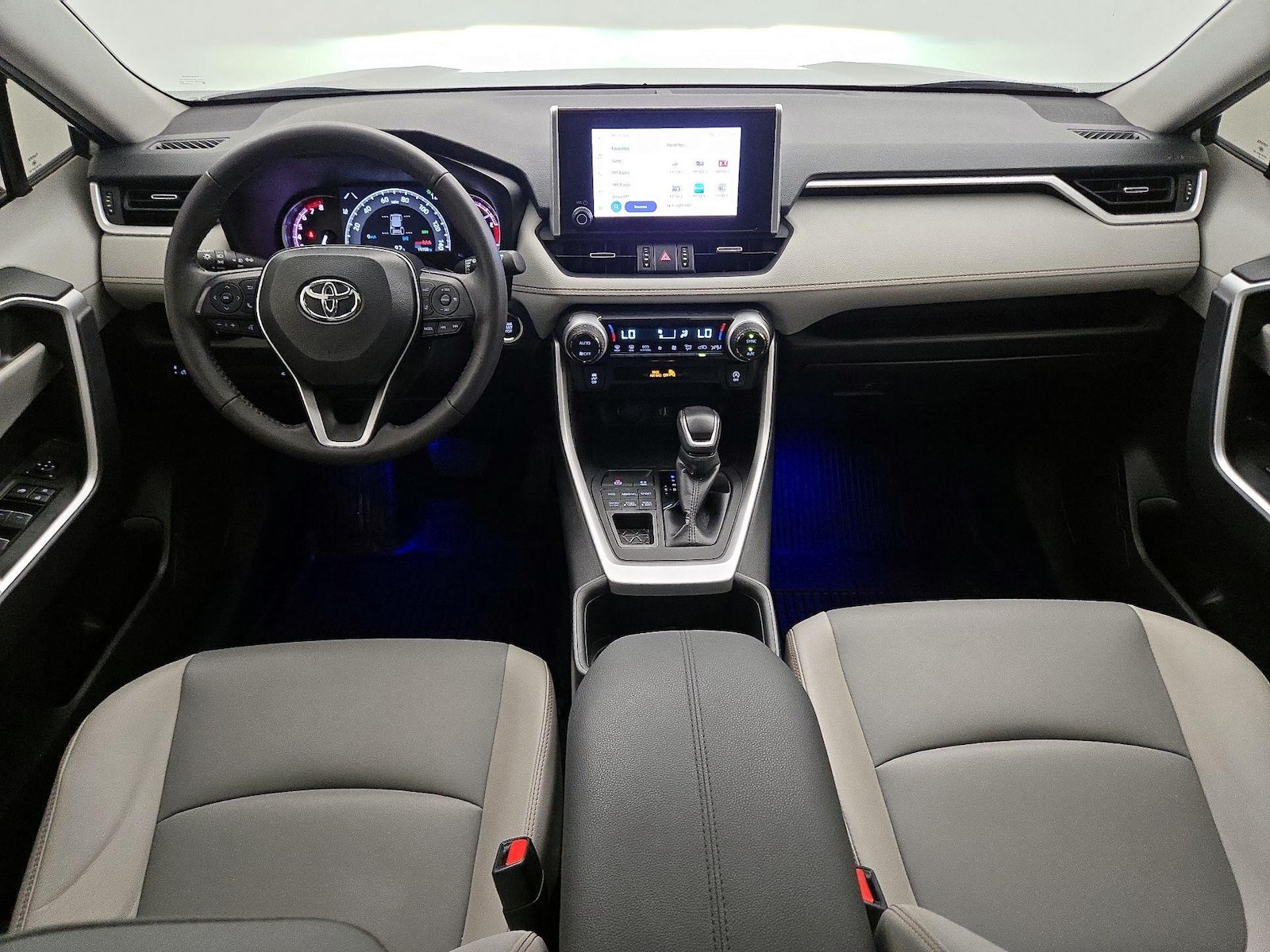 2024 Toyota RAV4 XLE Premium - Photo 10