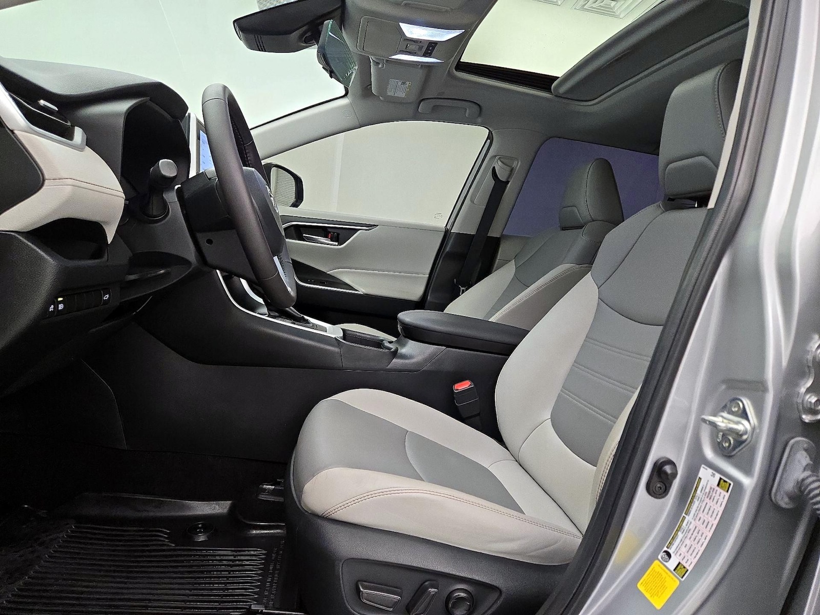 2024 Toyota RAV4 XLE Premium - Photo 12