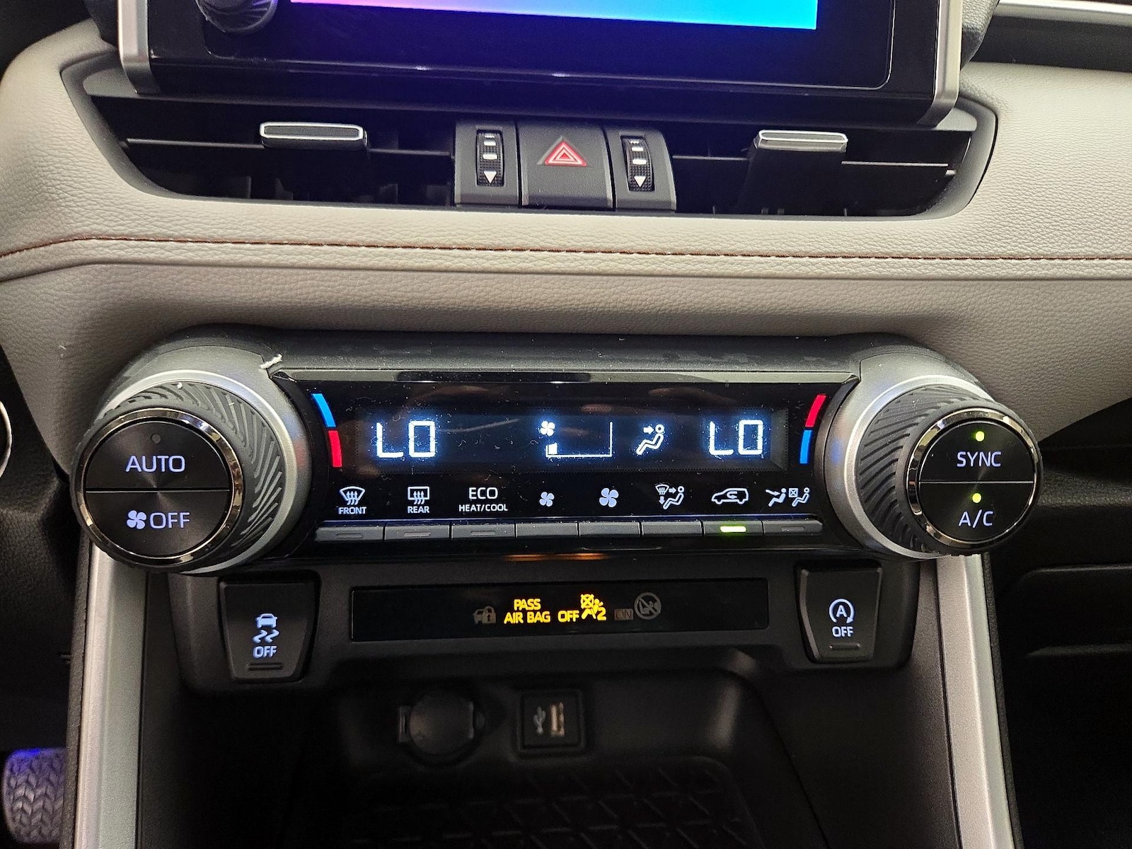 2024 Toyota RAV4 XLE Premium - Photo 17