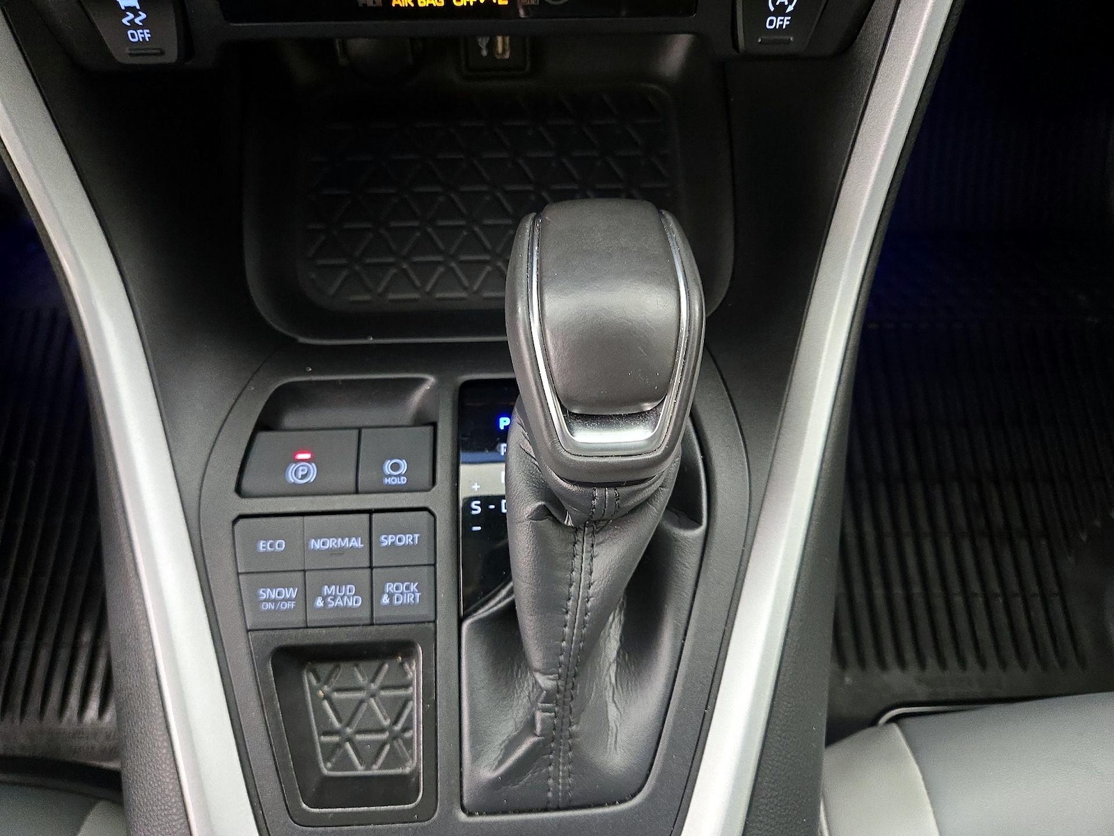 2024 Toyota RAV4 XLE Premium - Photo 18
