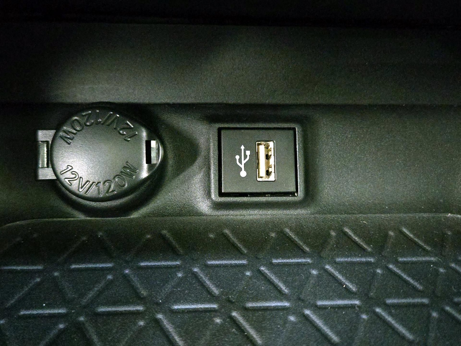 2024 Toyota RAV4 XLE Premium - Photo 19
