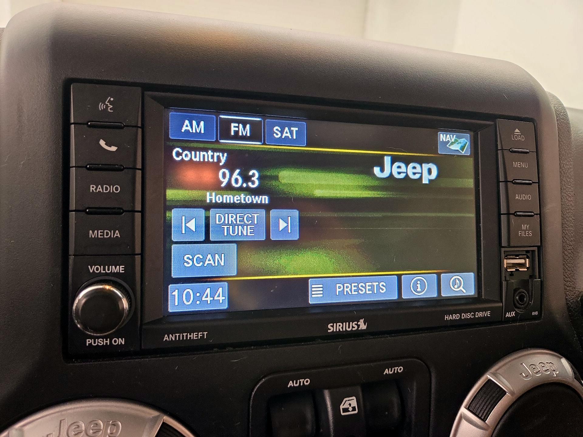 Thumbnail: 2015 Jeep Wrangler - 13