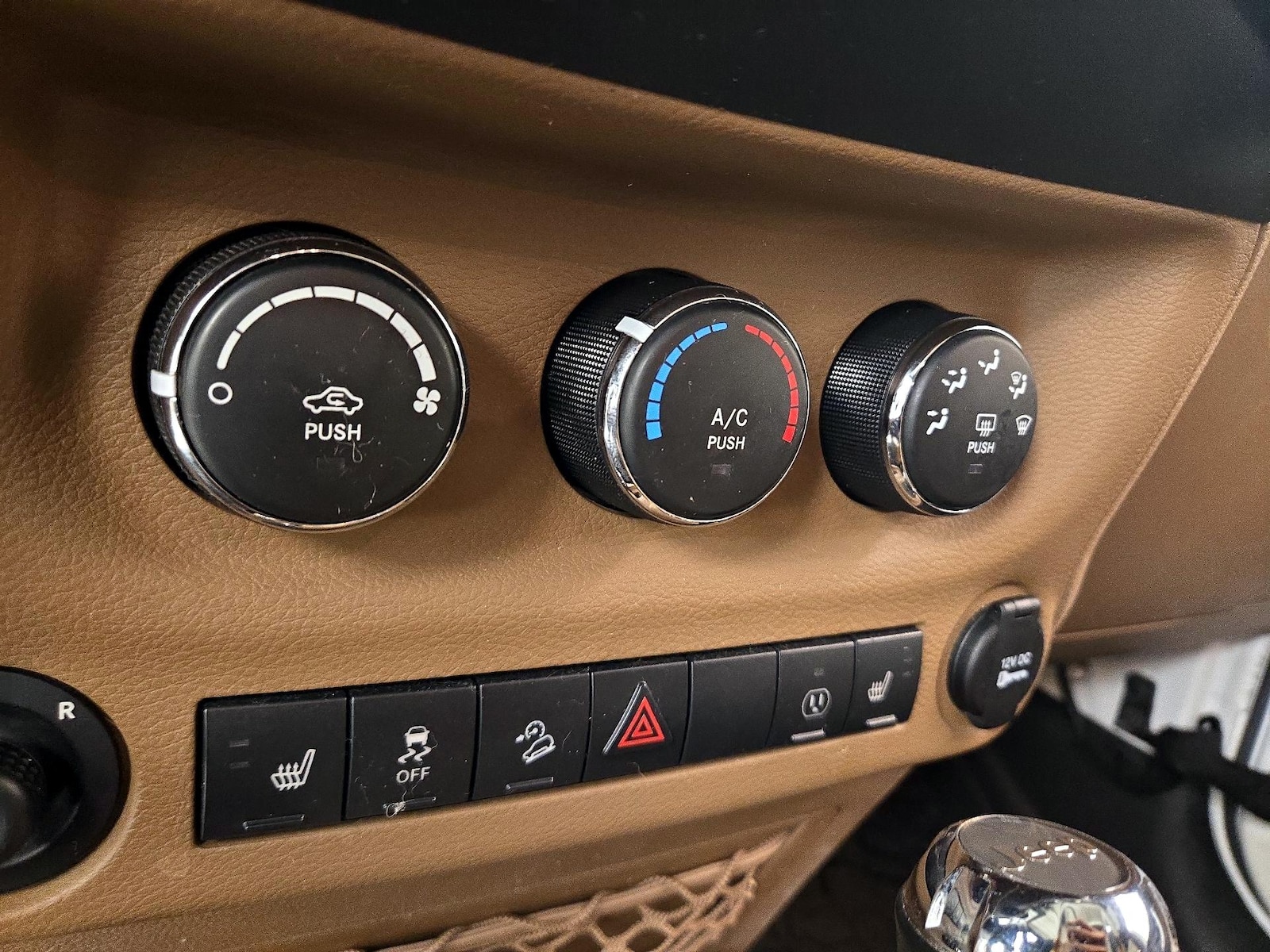 2015 Jeep Wrangler Unlimited Sahara - Photo 15