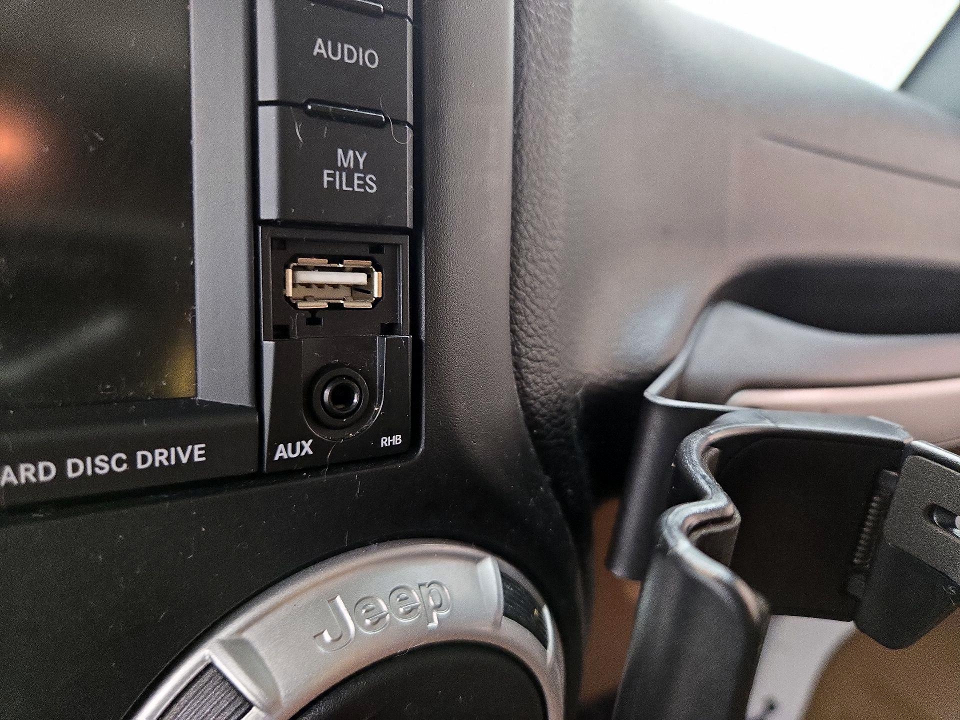 Thumbnail: 2015 Jeep Wrangler - 16