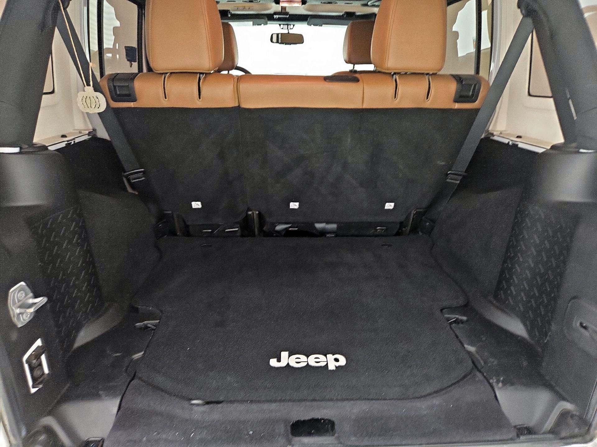 Thumbnail: 2015 Jeep Wrangler - 18