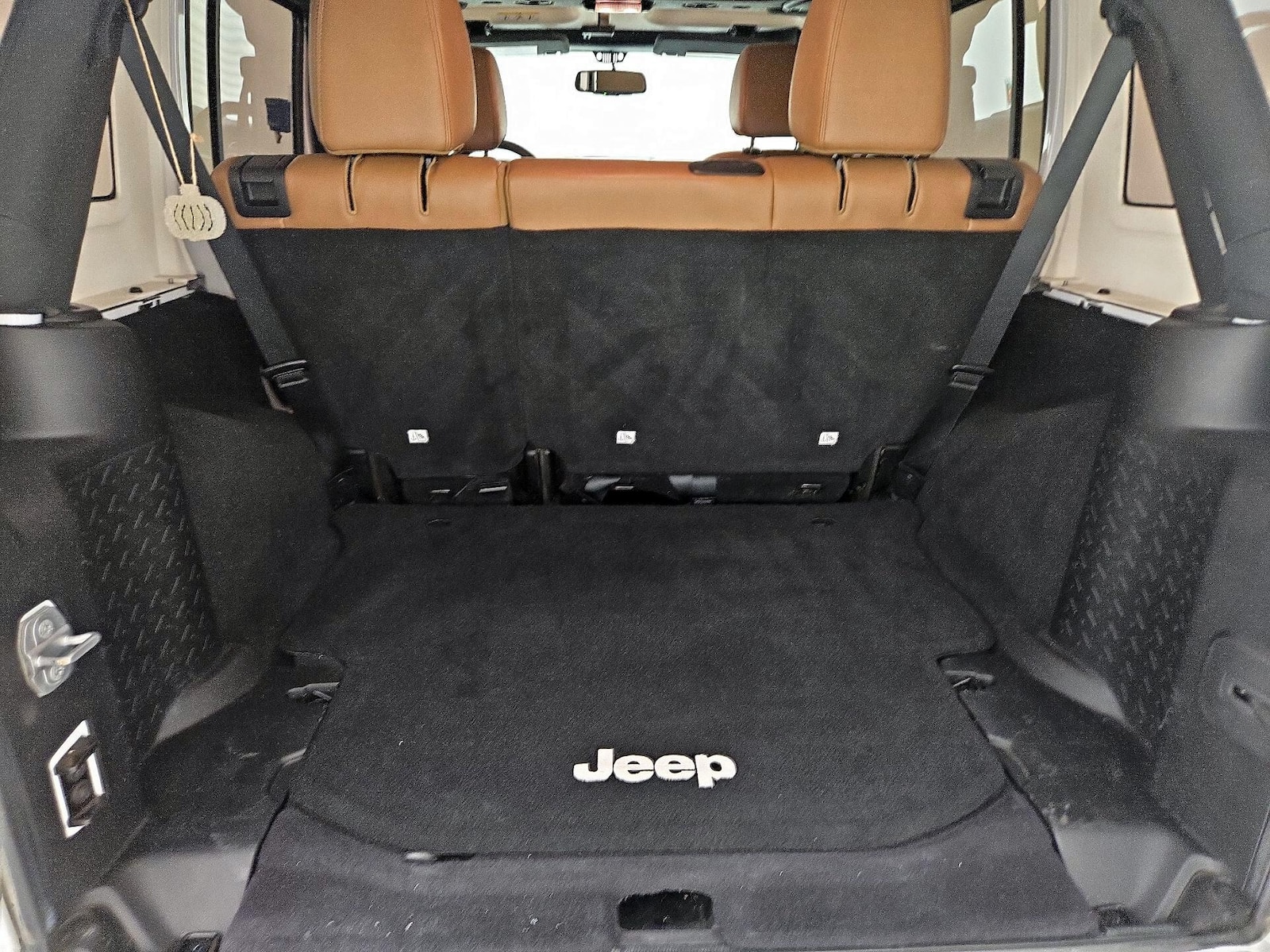 2015 Jeep Wrangler Unlimited Sahara - Photo 19