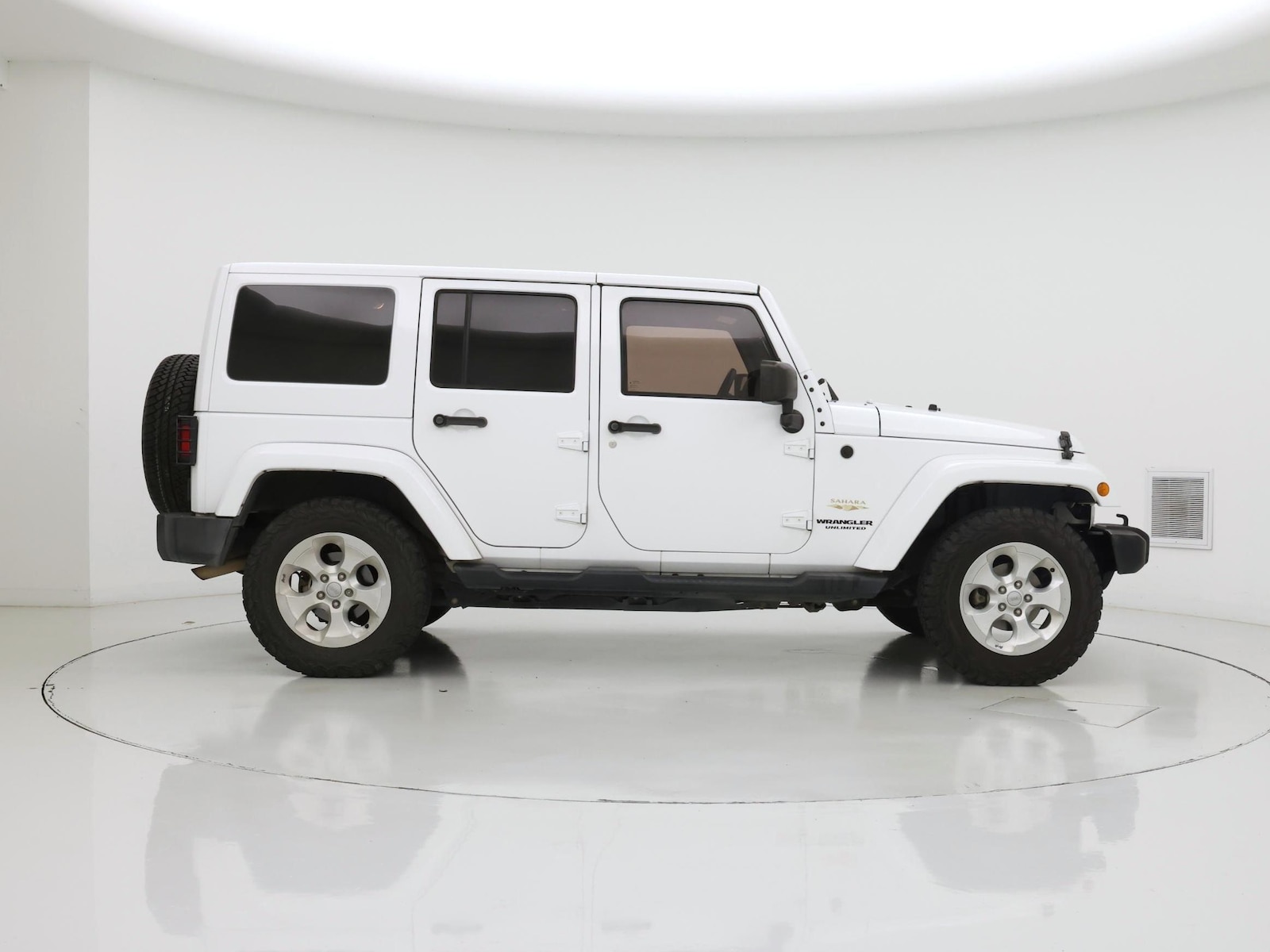2015 Jeep Wrangler Unlimited Sahara - Photo 8