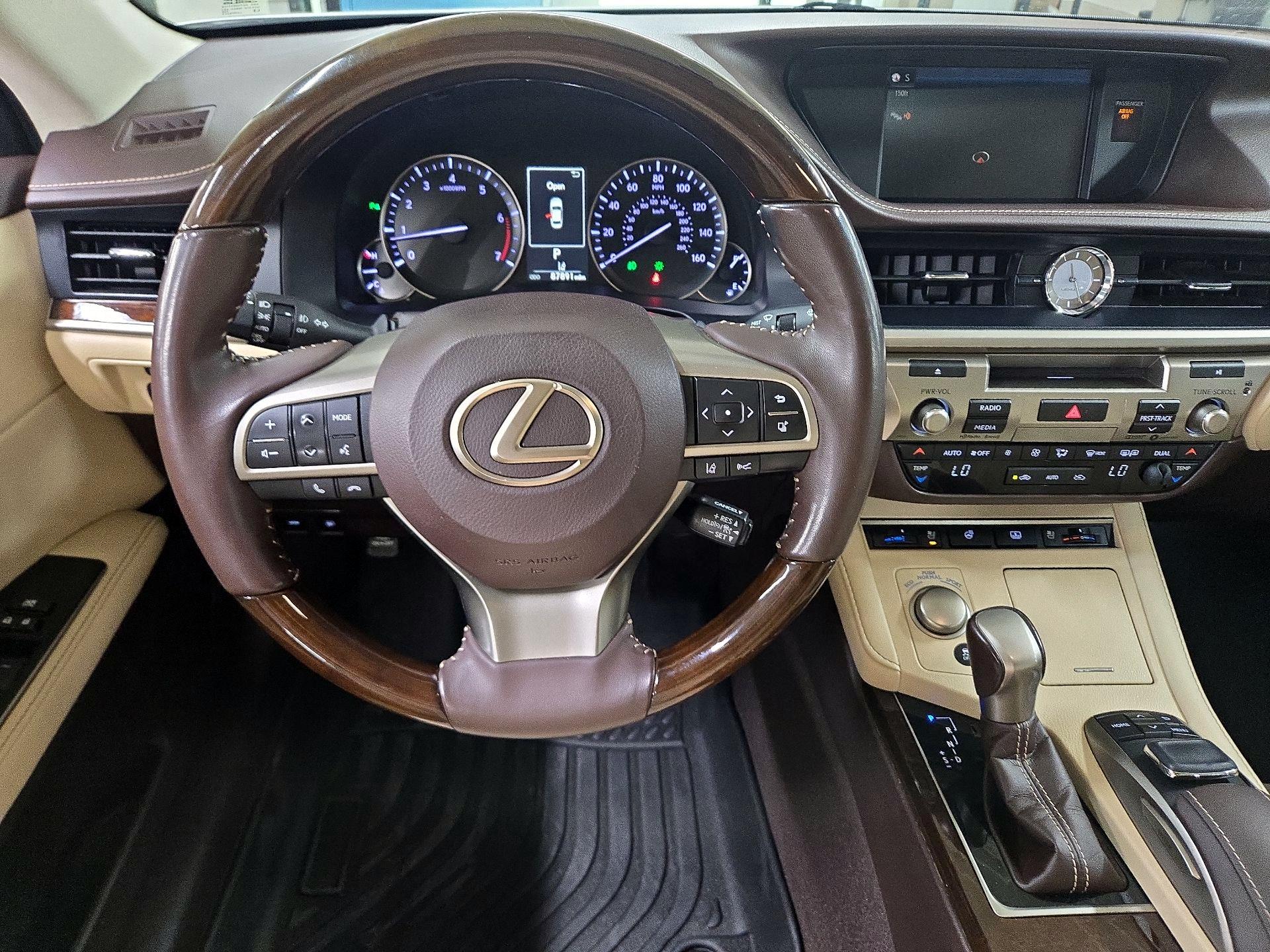 Thumbnail: 2018 Lexus ES - 10
