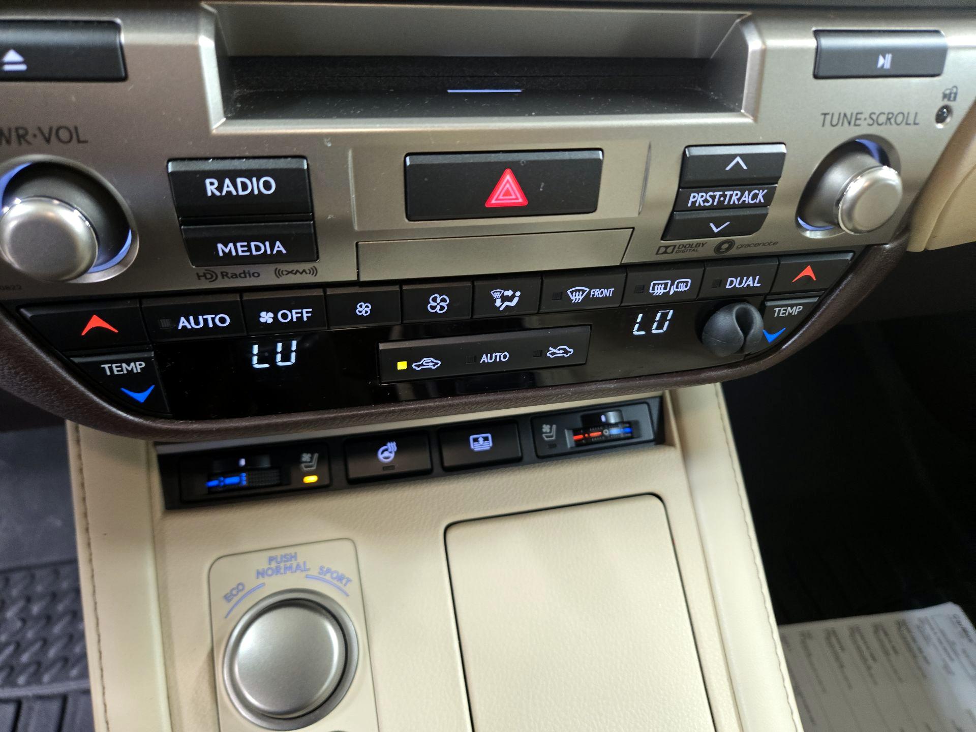 Thumbnail: 2018 Lexus ES - 17