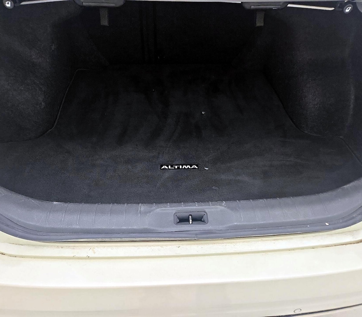 Trunk/Cargo (Seats Up)