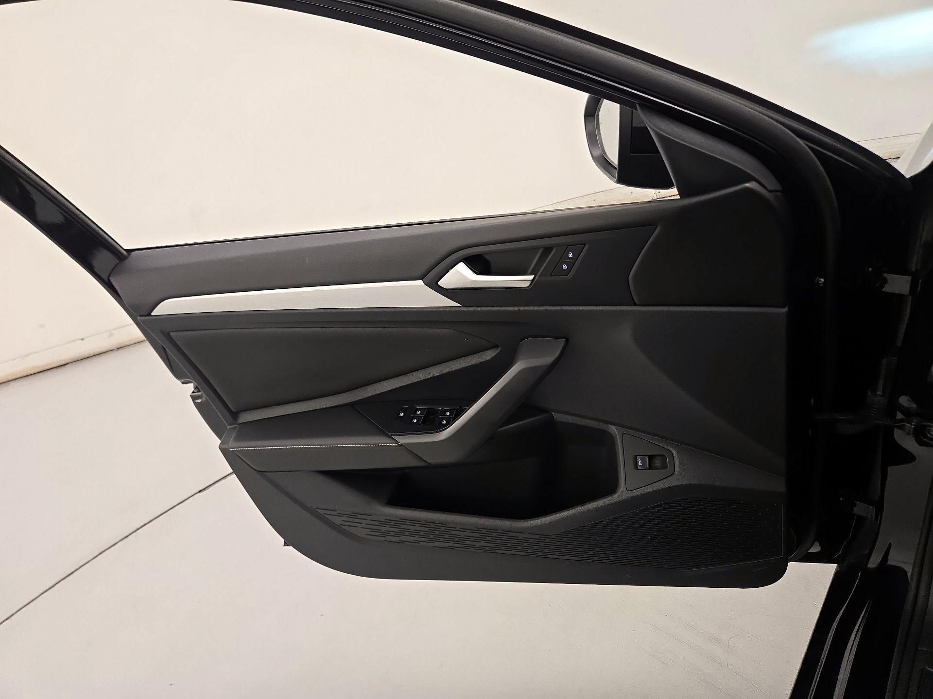 Thumbnail: 2025 Volkswagen Jetta - 12