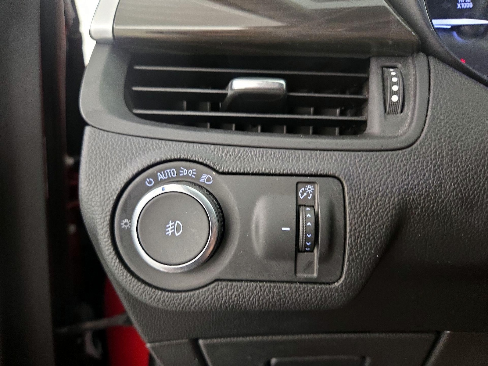 2020 Buick Envision Essence - Photo 14