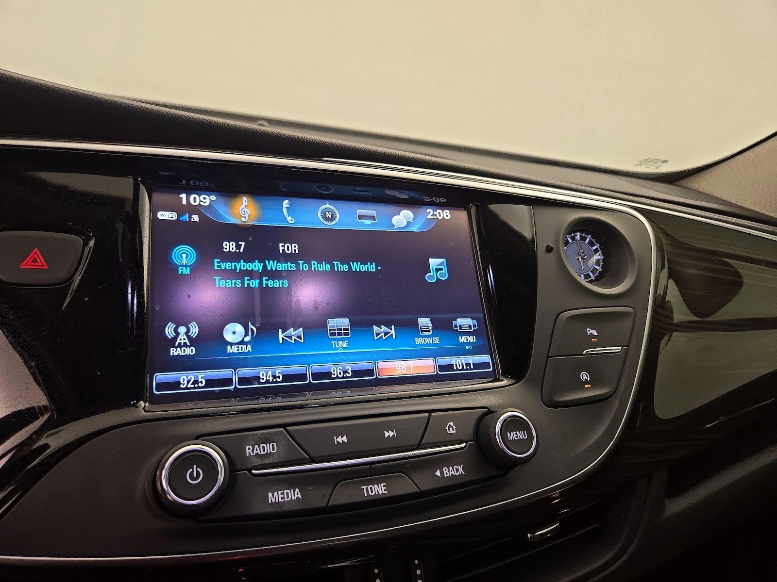 2020 Buick Envision Essence - Photo 16