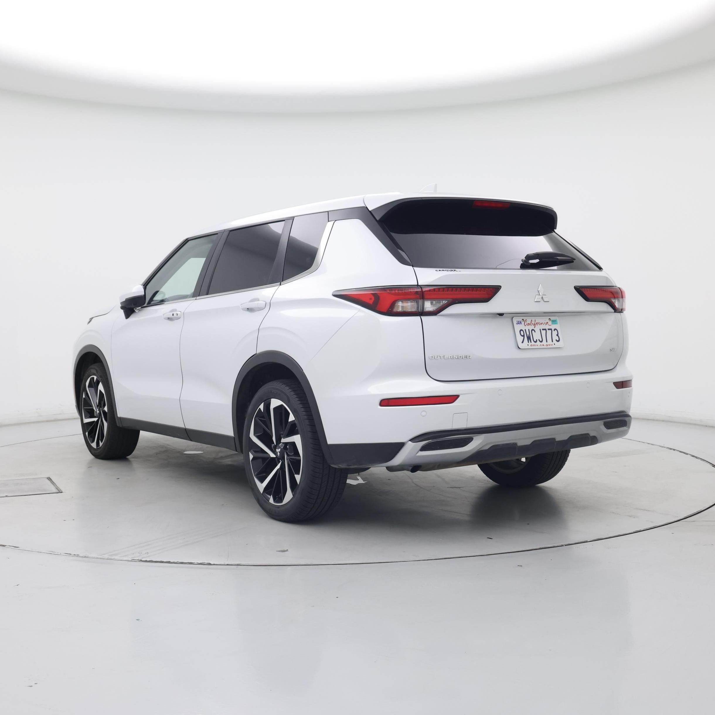 Thumbnail: 2024 Mitsubishi Outlander - 2