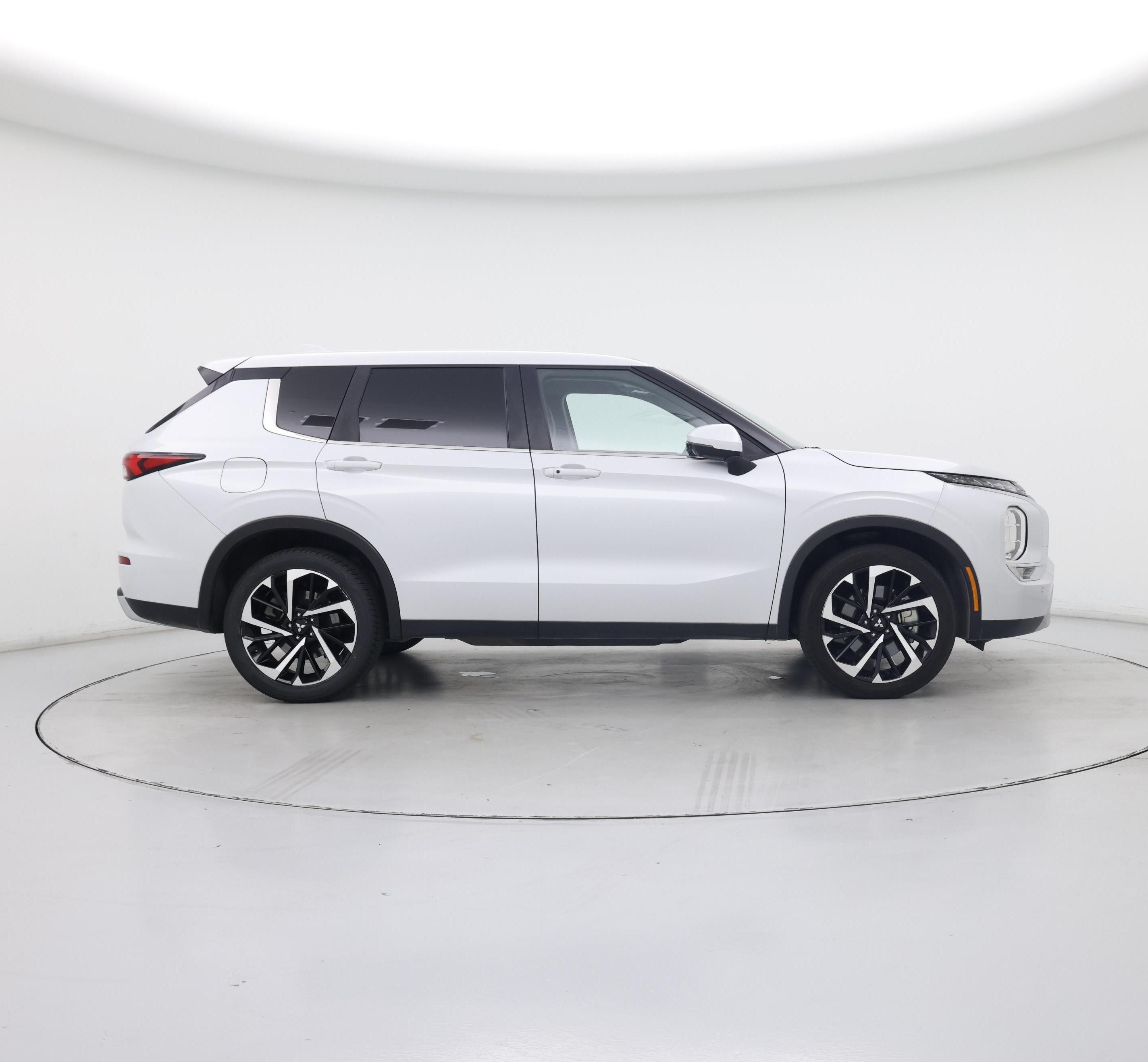 Thumbnail: 2024 Mitsubishi Outlander - 7
