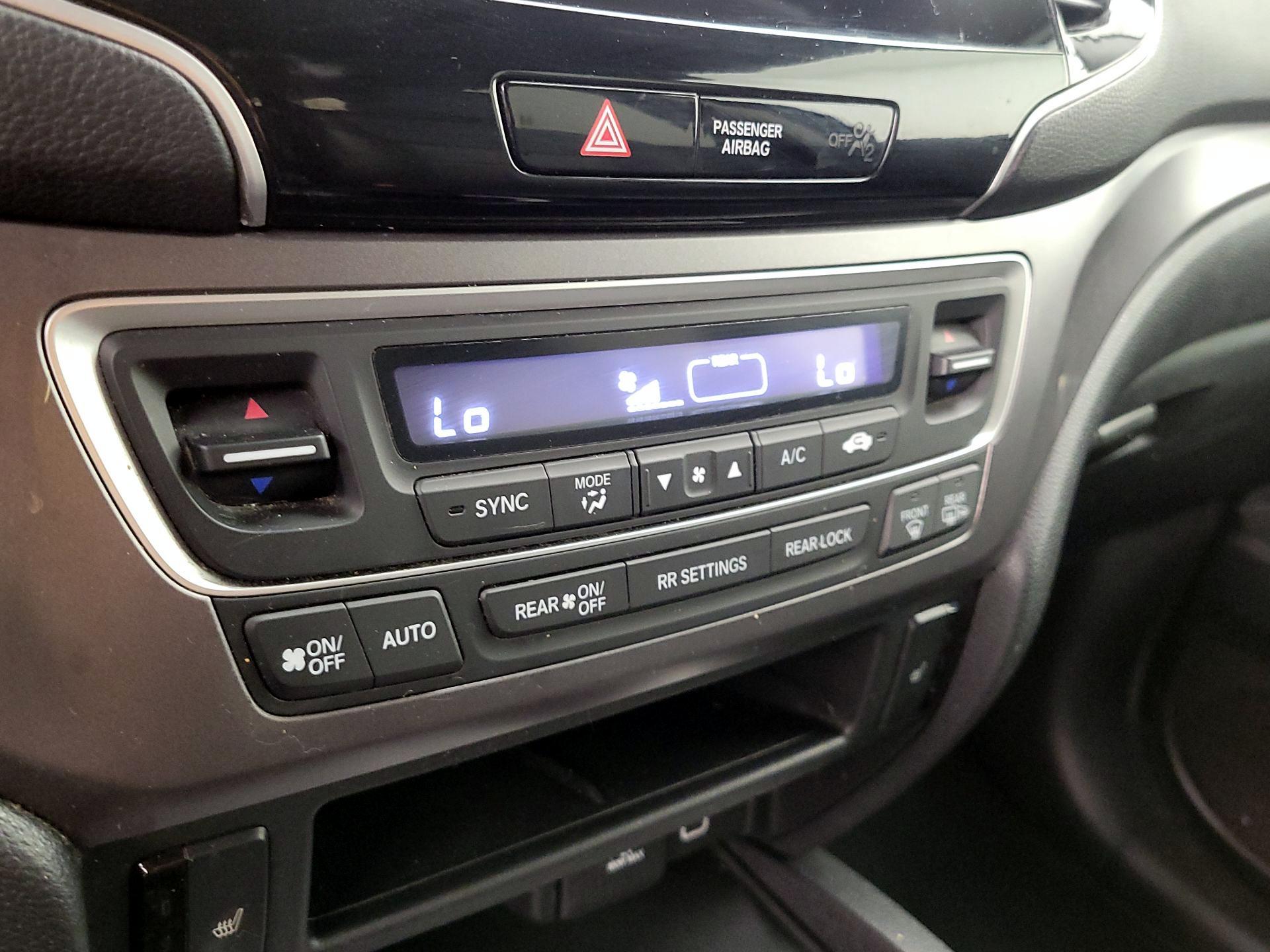 Thumbnail: 2019 Honda Pilot - 16