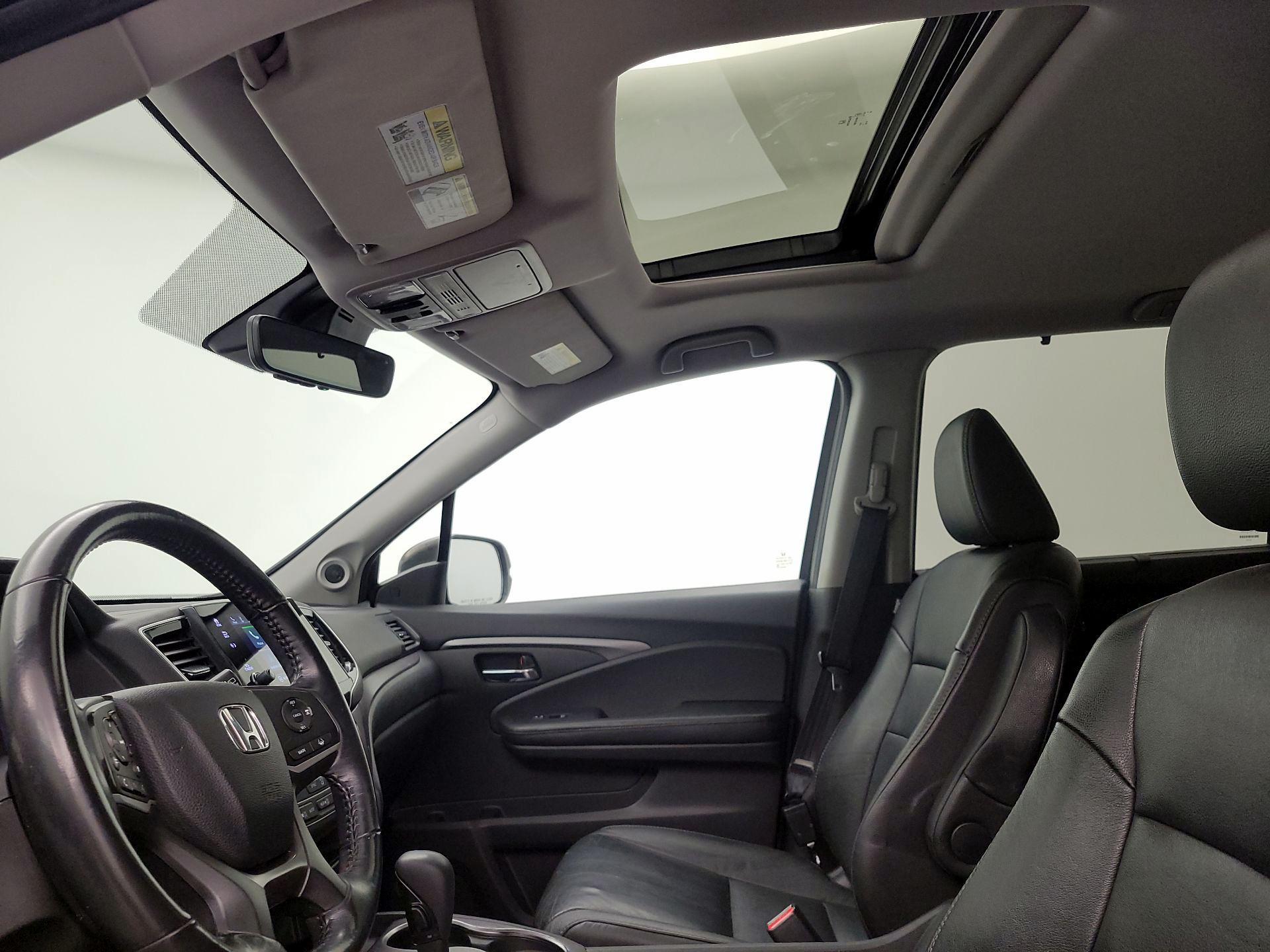Thumbnail: 2019 Honda Pilot - 19