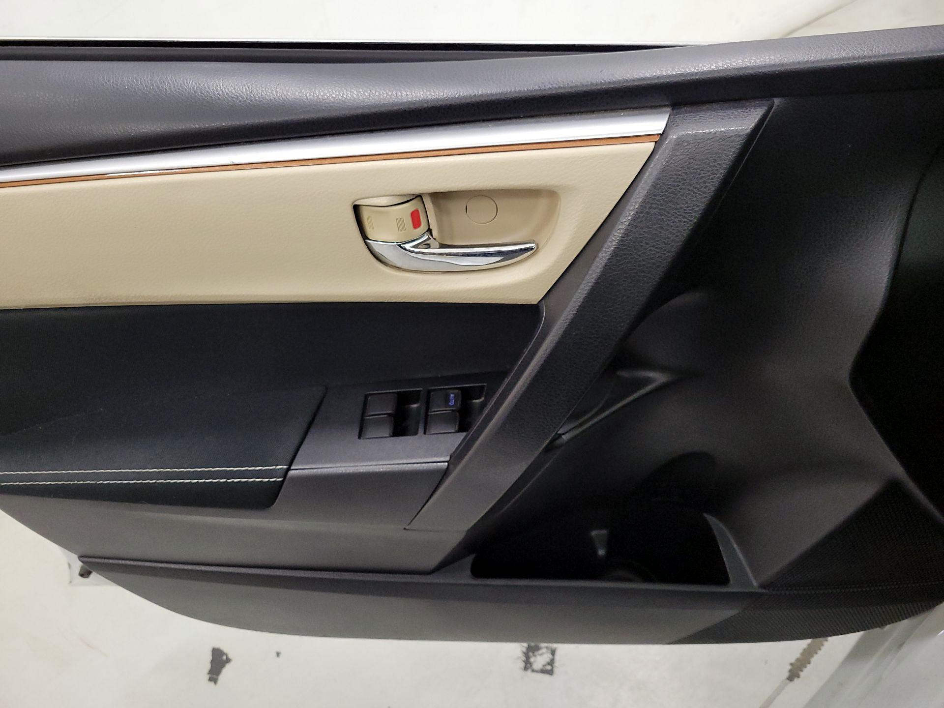 Thumbnail: 2015 Toyota Corolla - 12