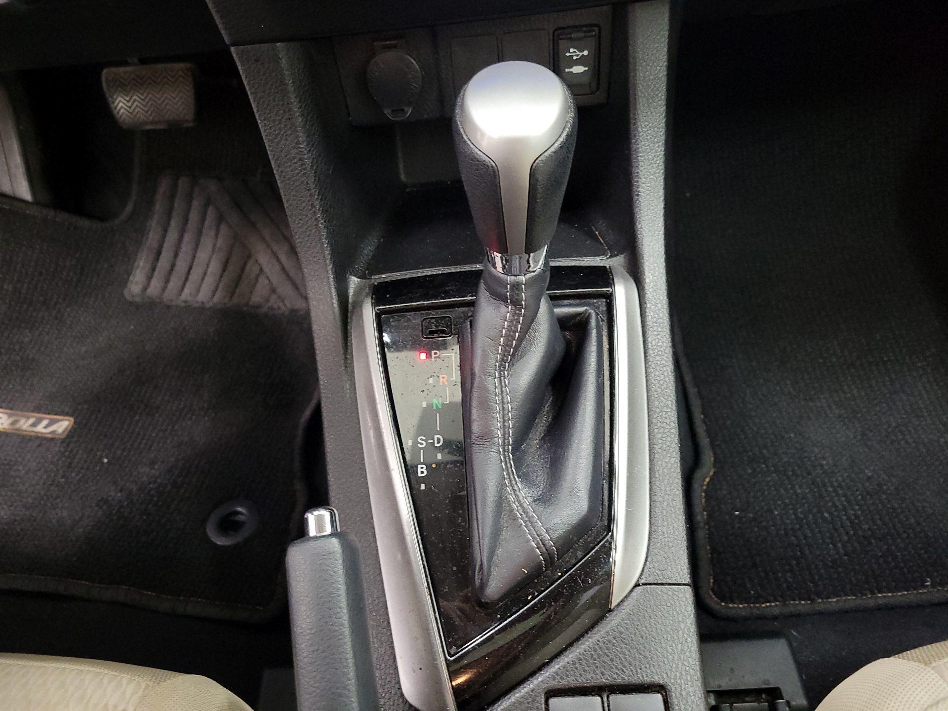 Thumbnail: 2015 Toyota Corolla - 18