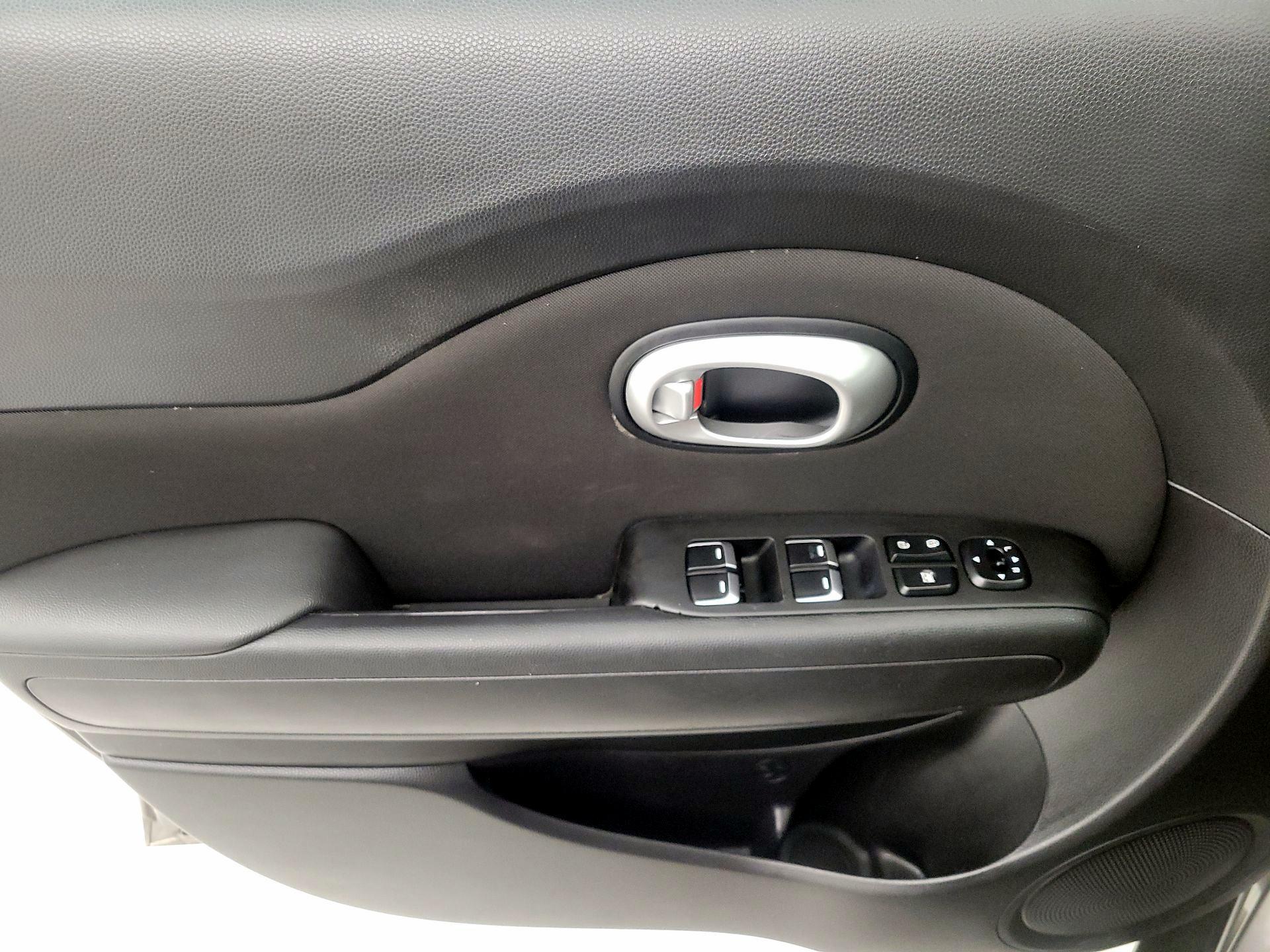 Thumbnail: 2019 Kia Soul - 12