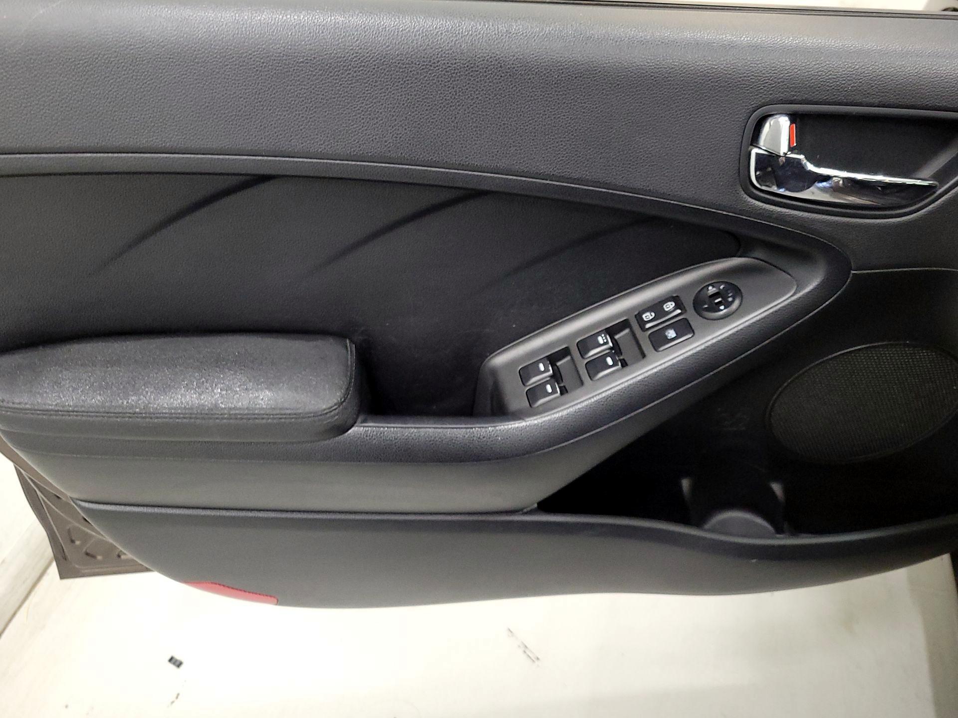 Thumbnail: 2015 Kia Forte - 12