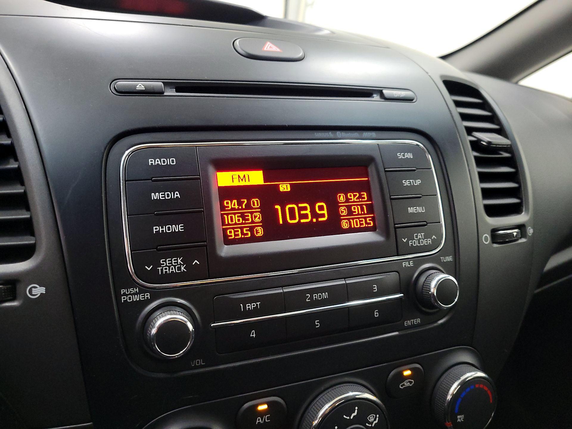 Thumbnail: 2015 Kia Forte - 14