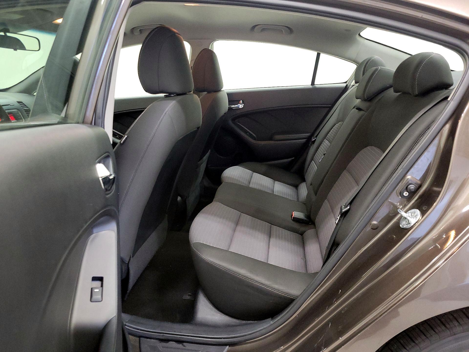 Thumbnail: 2015 Kia Forte - 18